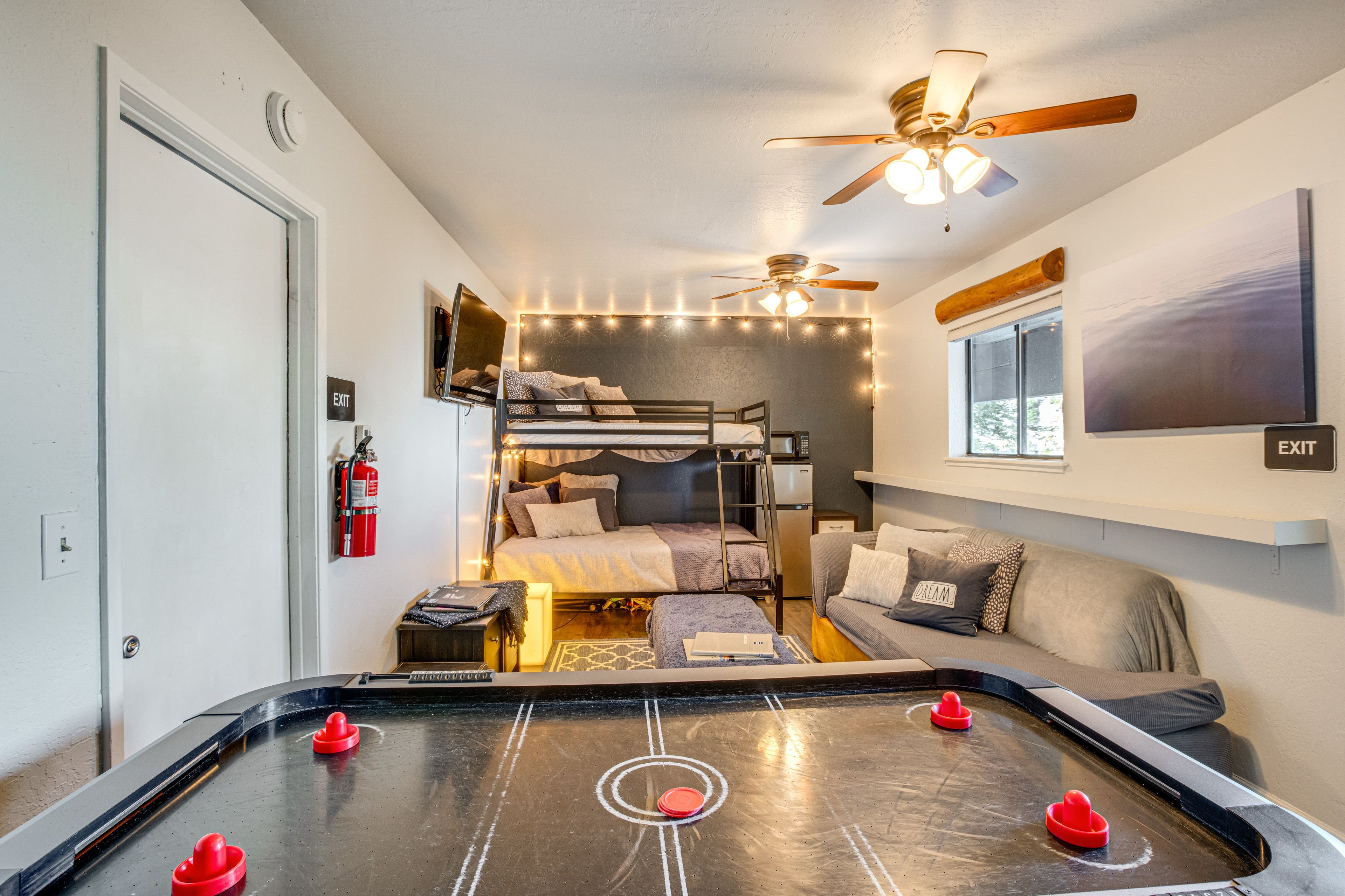 Bedroom 4 | Twin/Full Bunk Bed