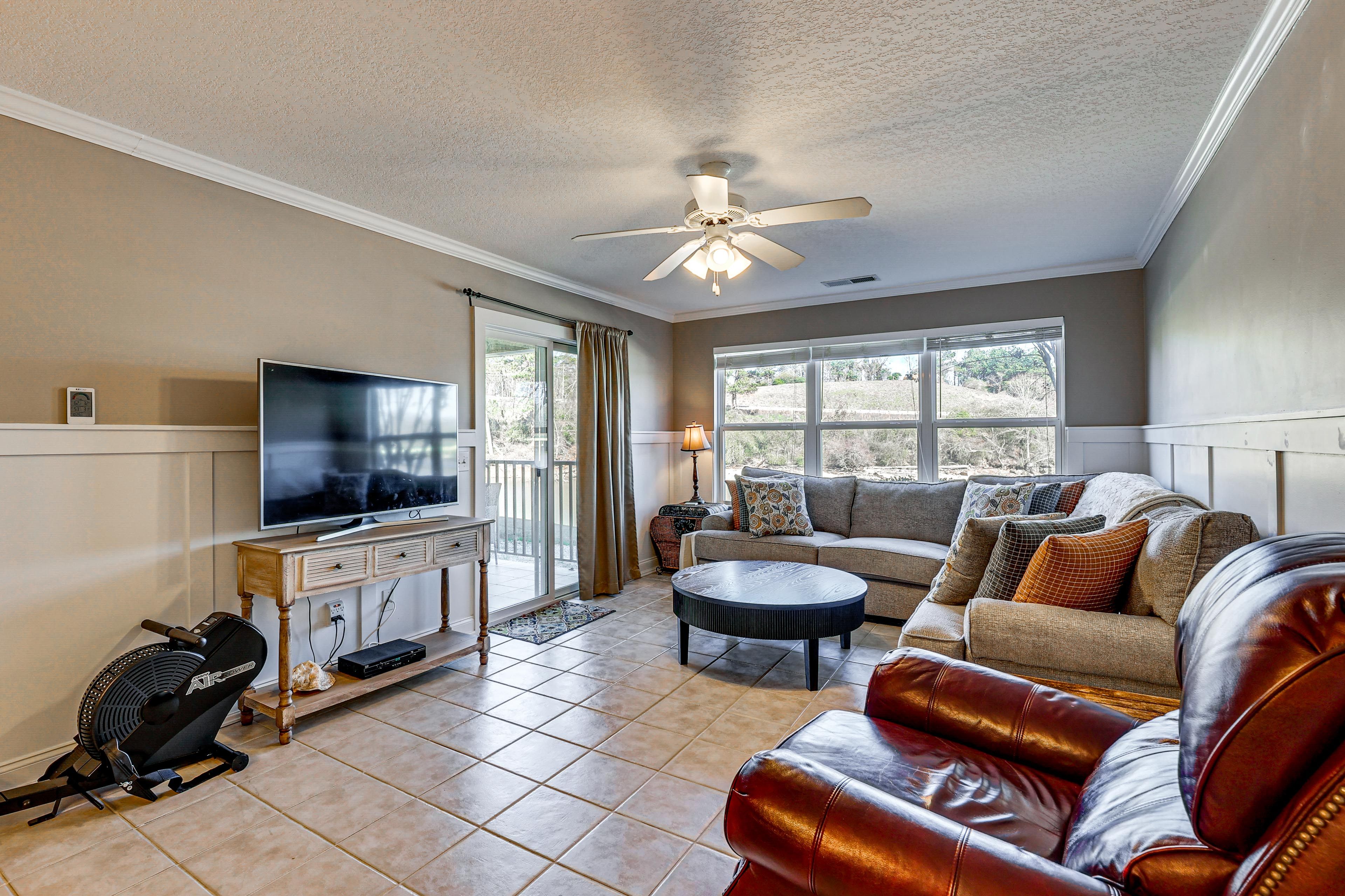 Living Room | Smart TV