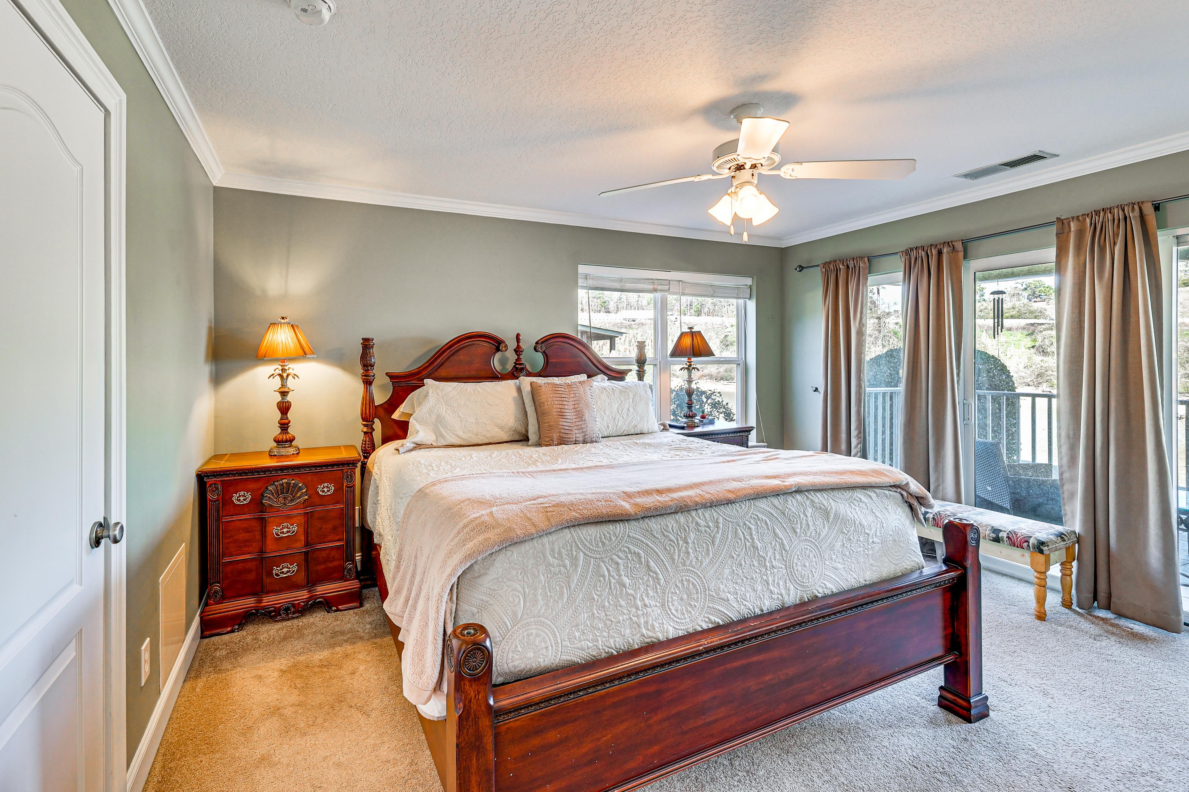 Bedroom 1 | King Bed | Smart TV