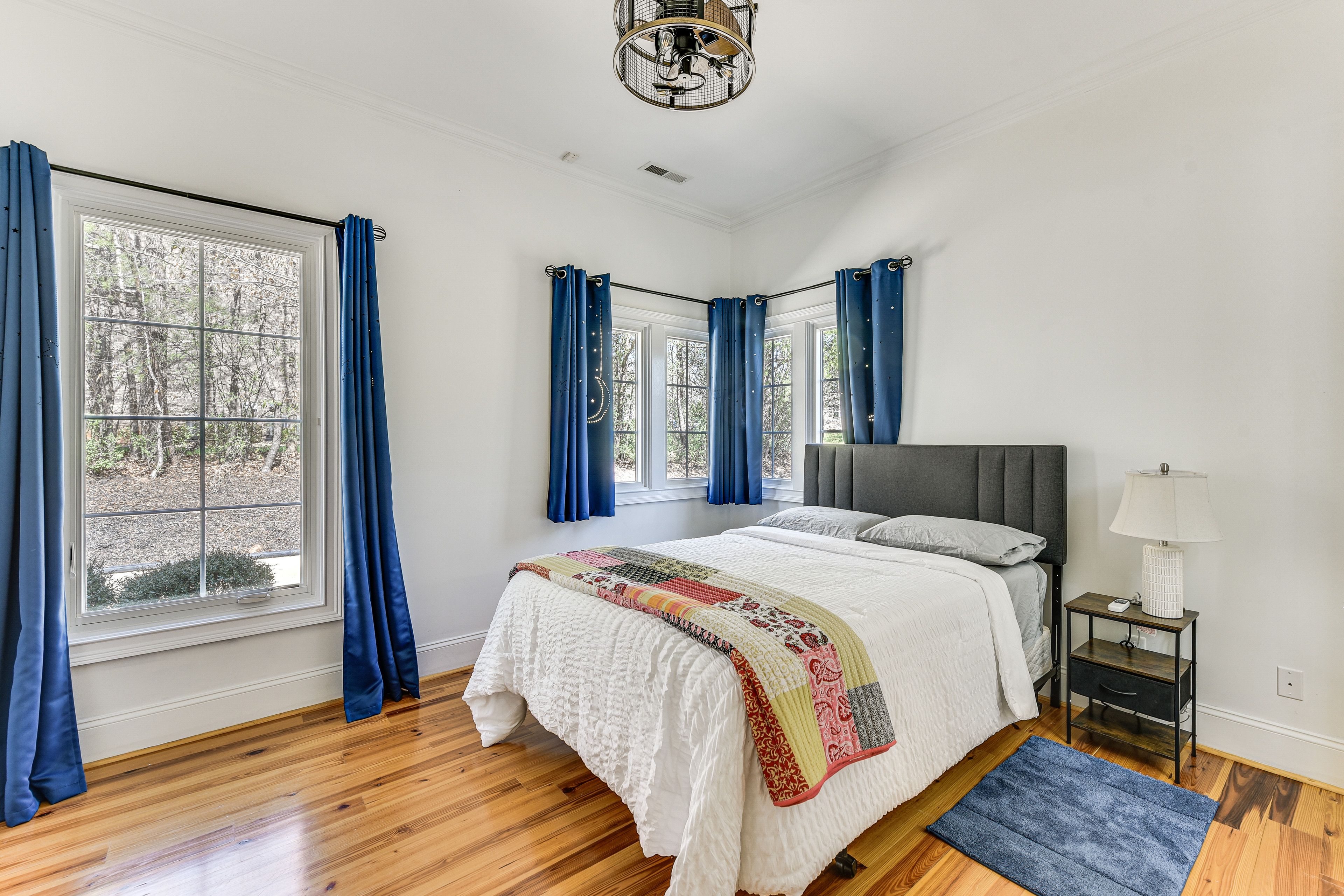 Bedroom 2 | Queen Bed