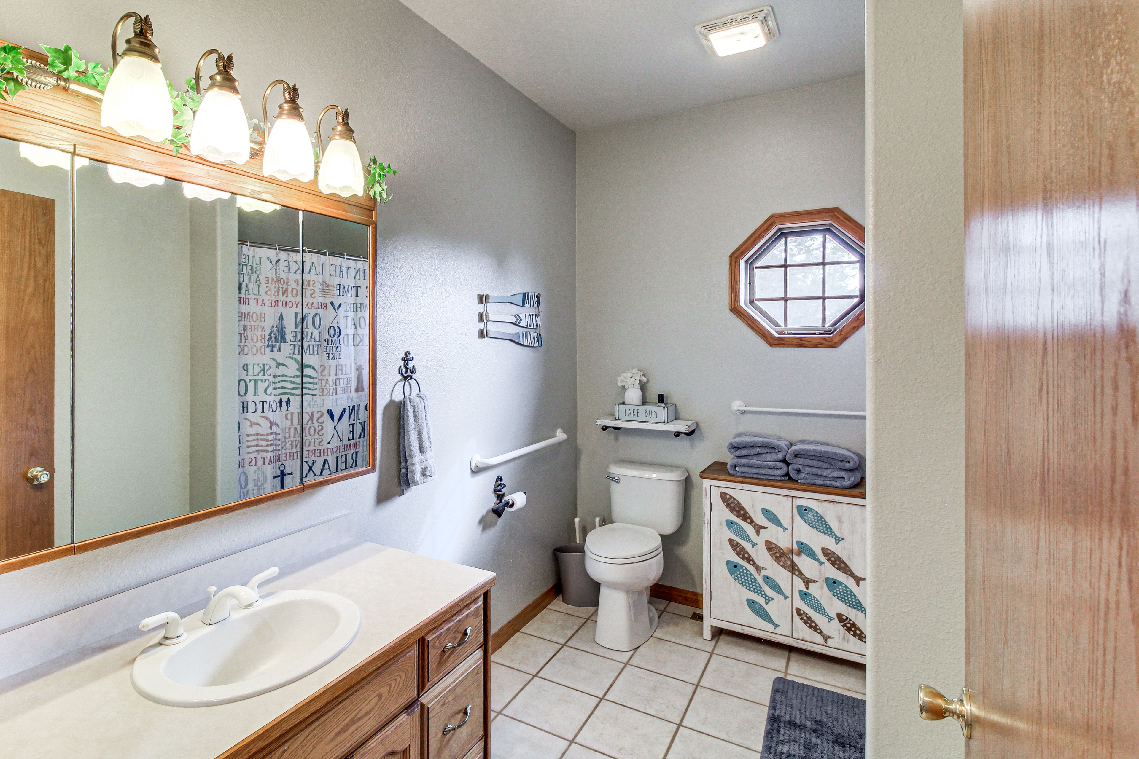 Bathroom | Main Floor