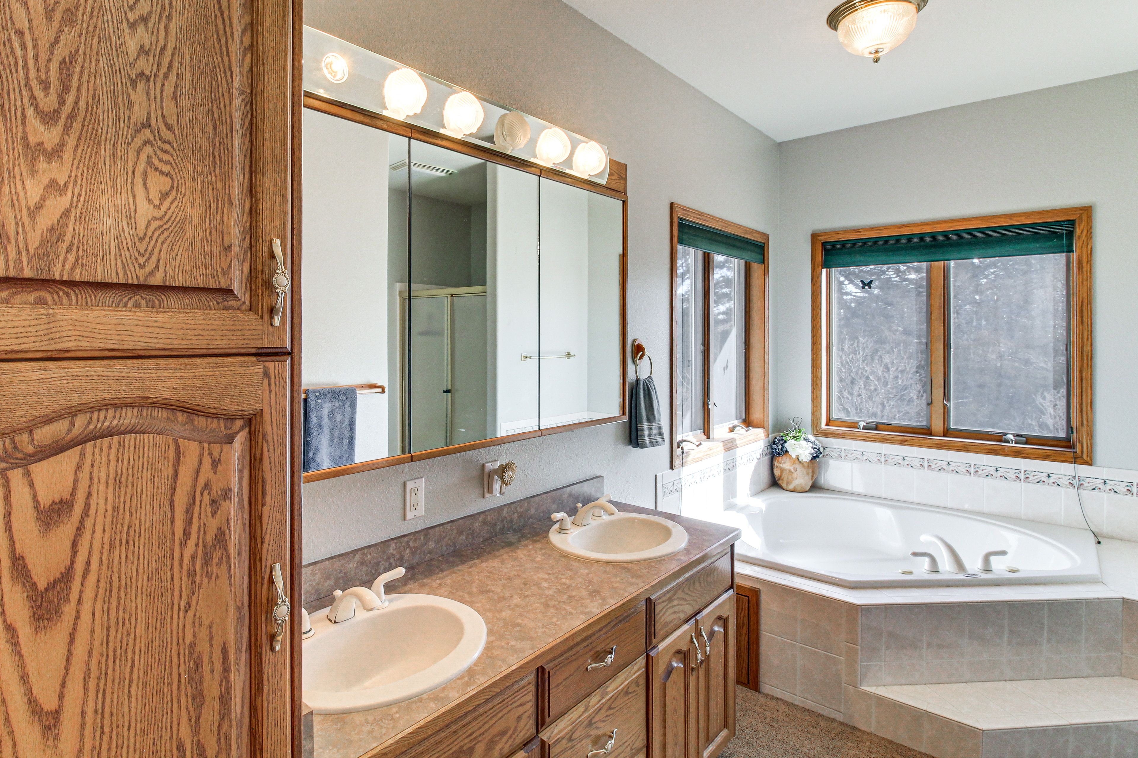 Bathroom | Main Floor