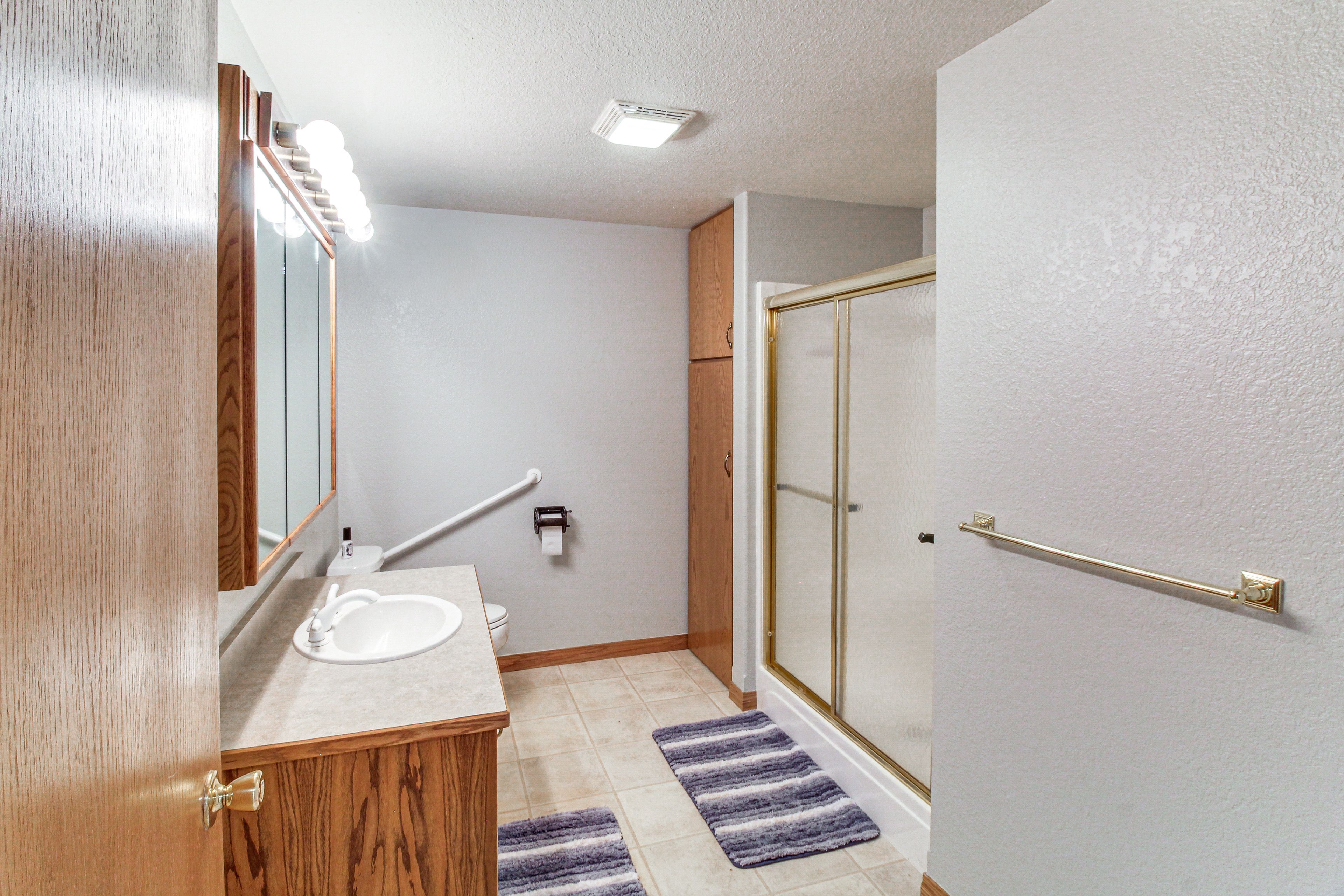 Bathroom | Lower Floor