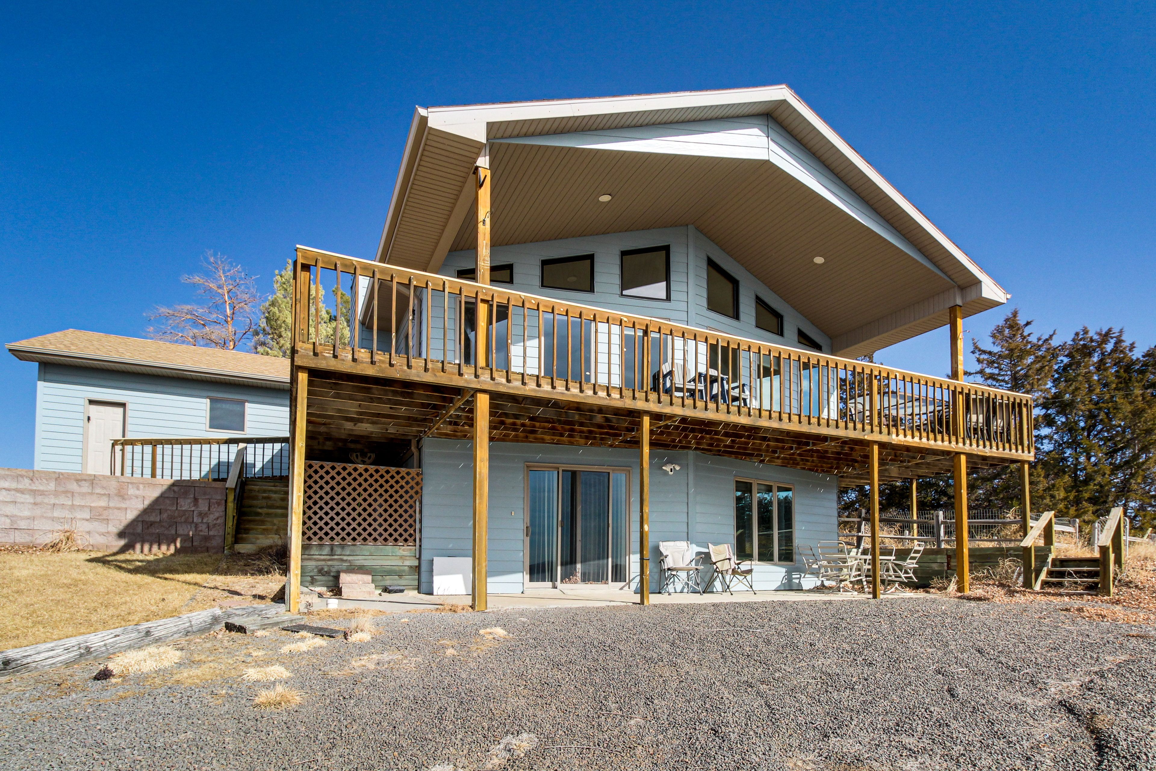 Exterior | Driveway (4 Vehicles)