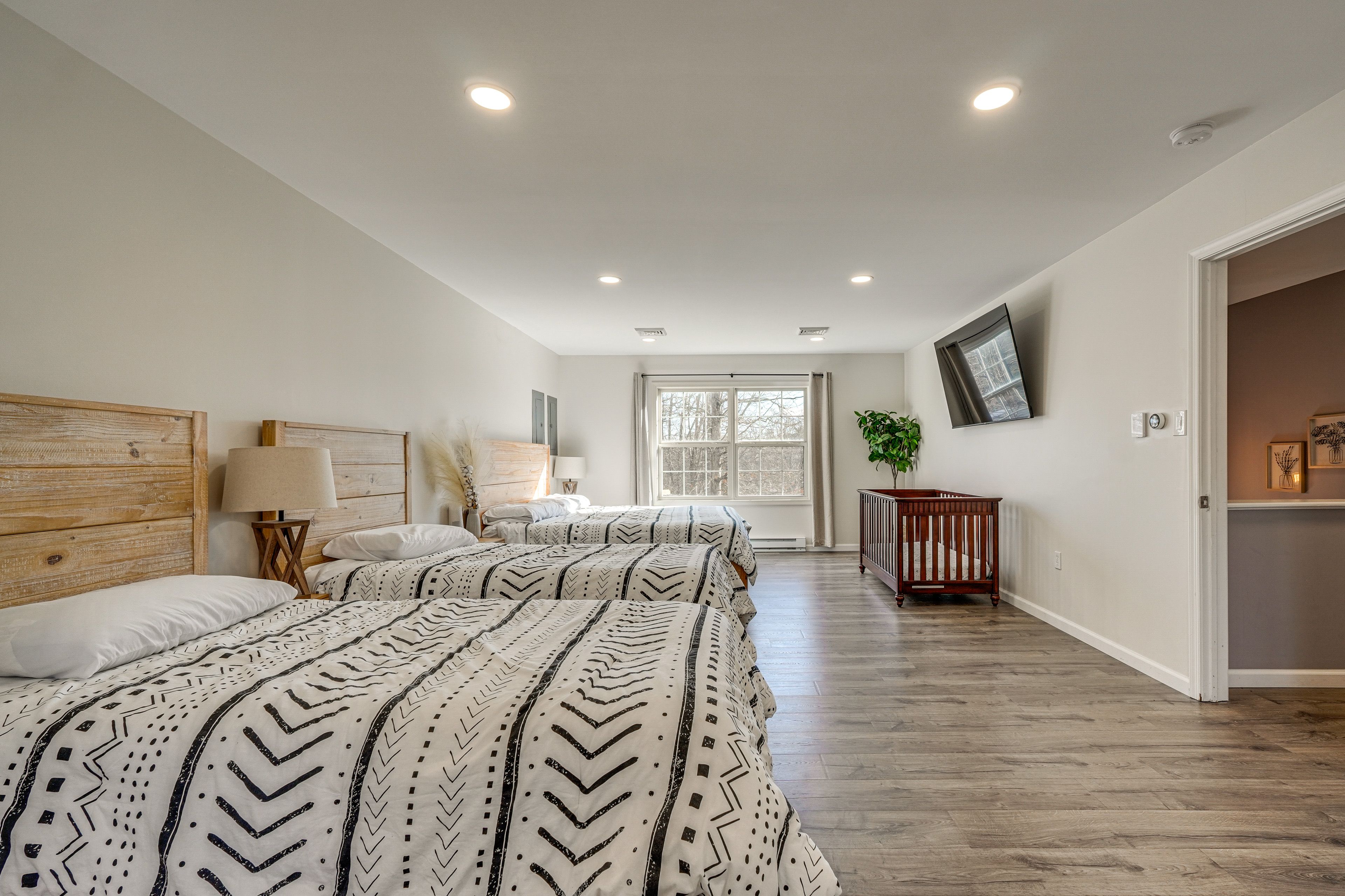 Bedroom 2 | Queen Bed | 2 Twin Beds | 2nd Floor