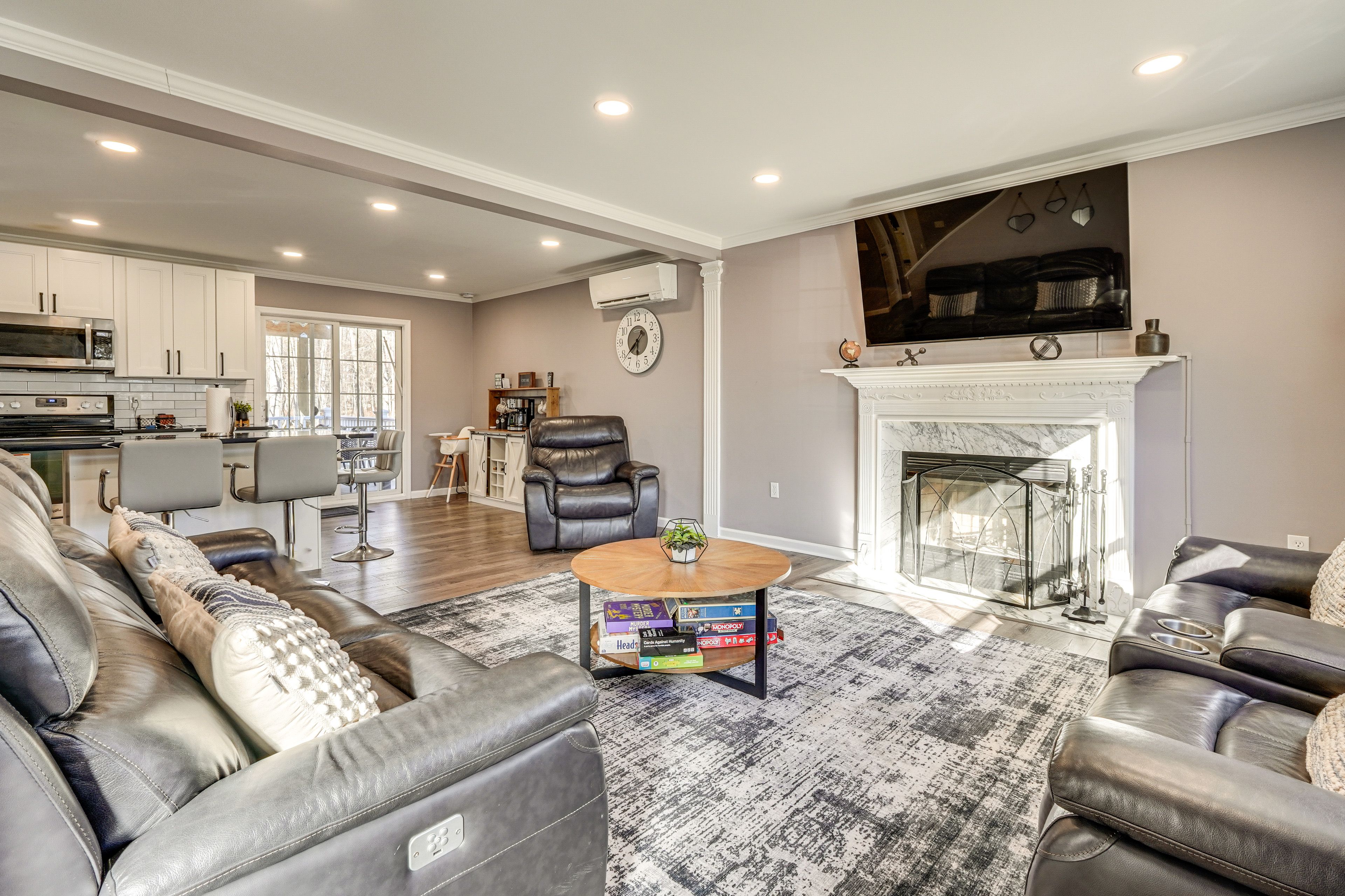 Living Room | 1st Floor | Free WiFi | Smart TV