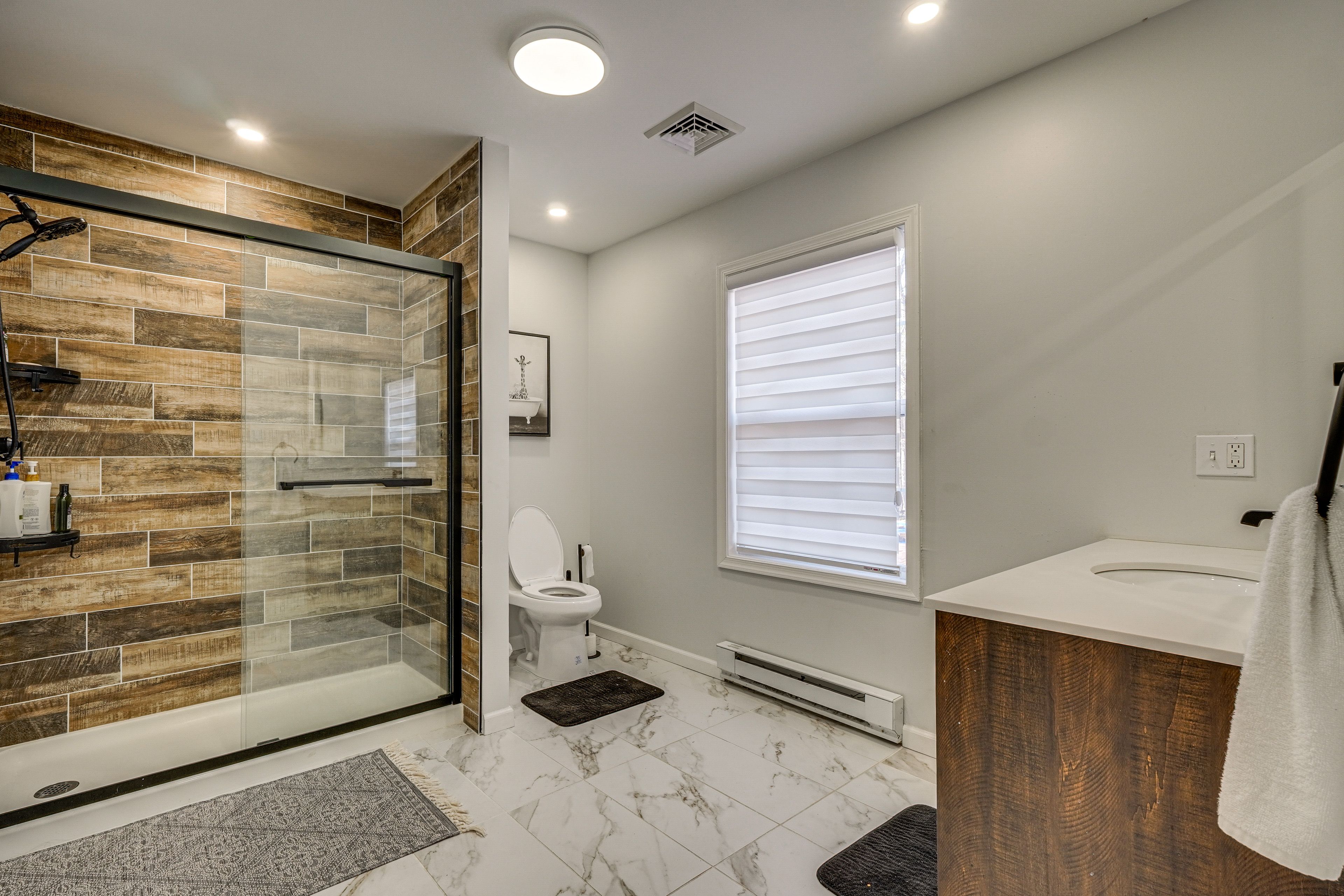 Full Bathroom | 2nd Floor