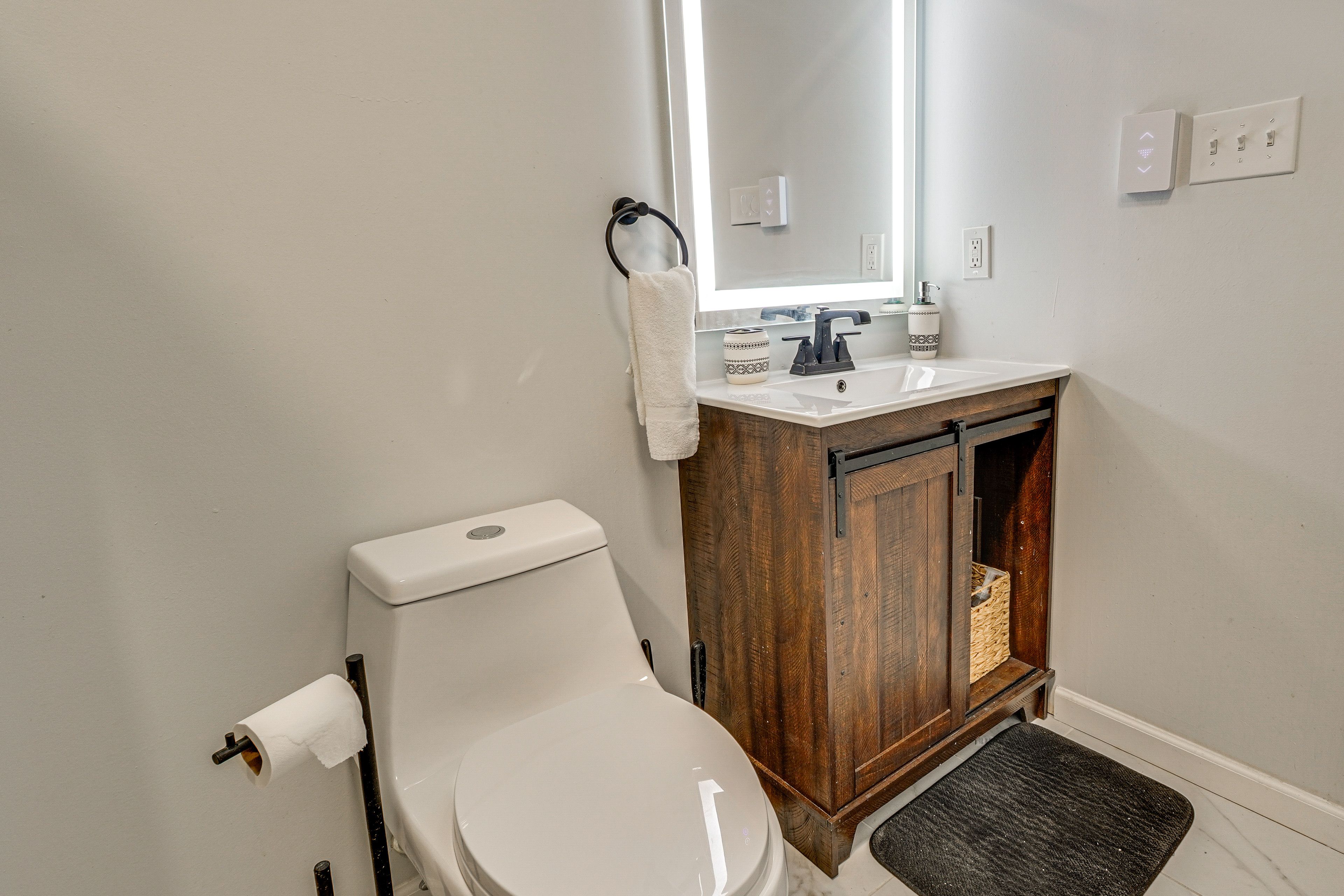 Half Bathroom | 2nd Floor