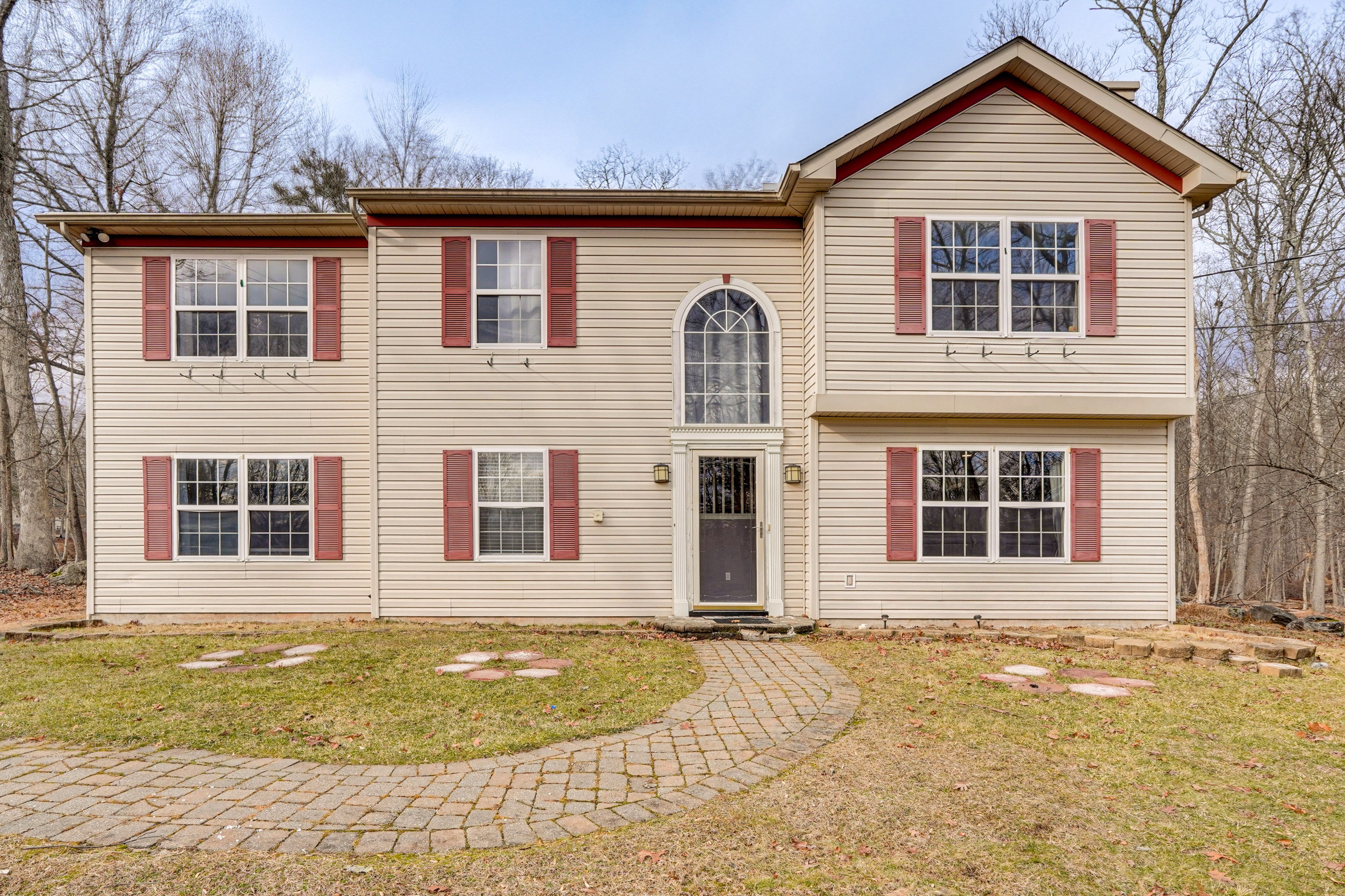 Property Exterior | Driveway (4 Vehicles)