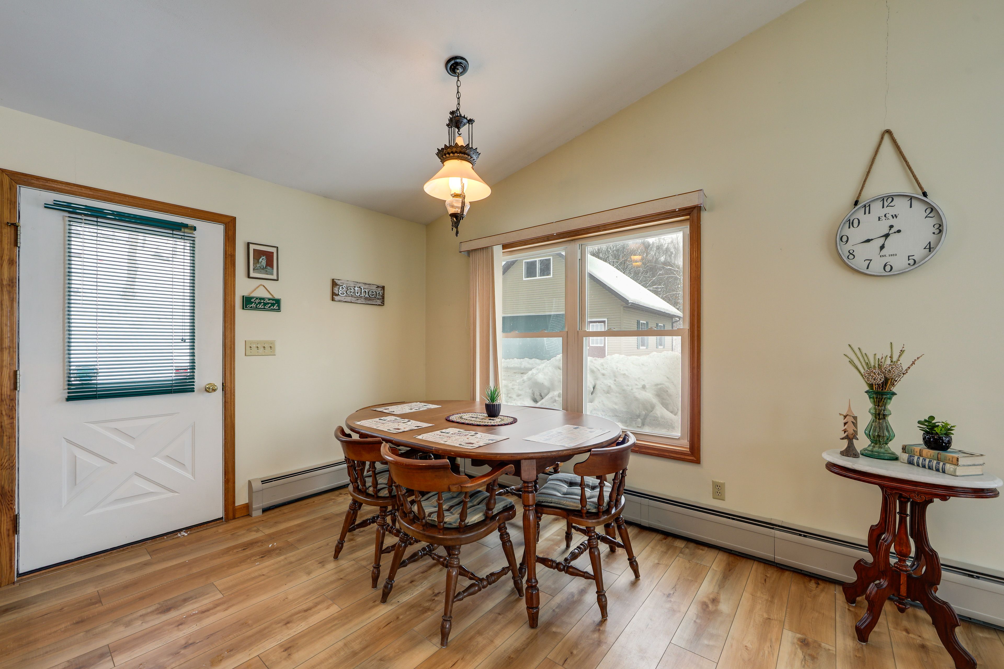 Dining Area | Main Level