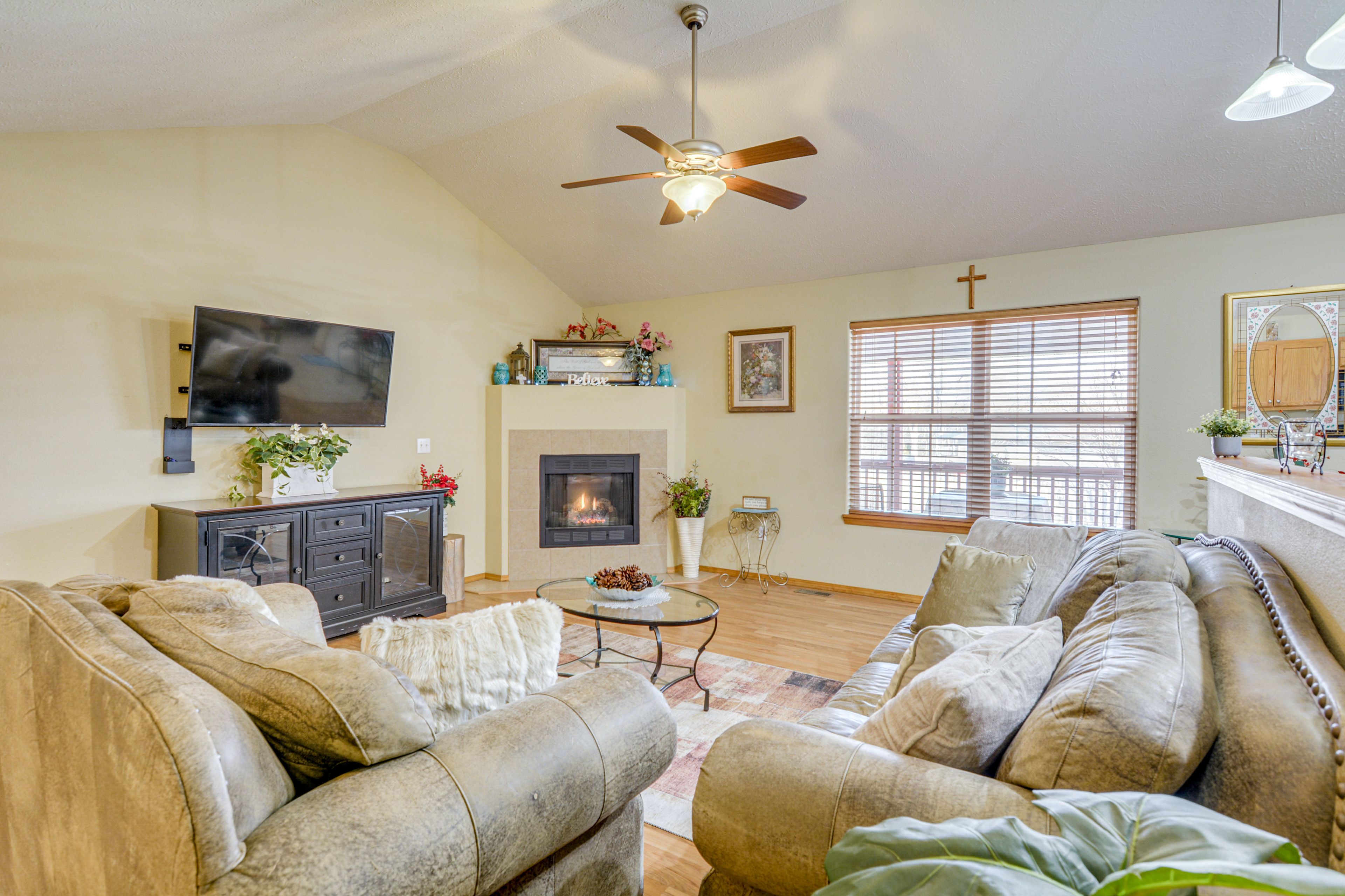Living Area | TV | Fireplace | Books | Board Games