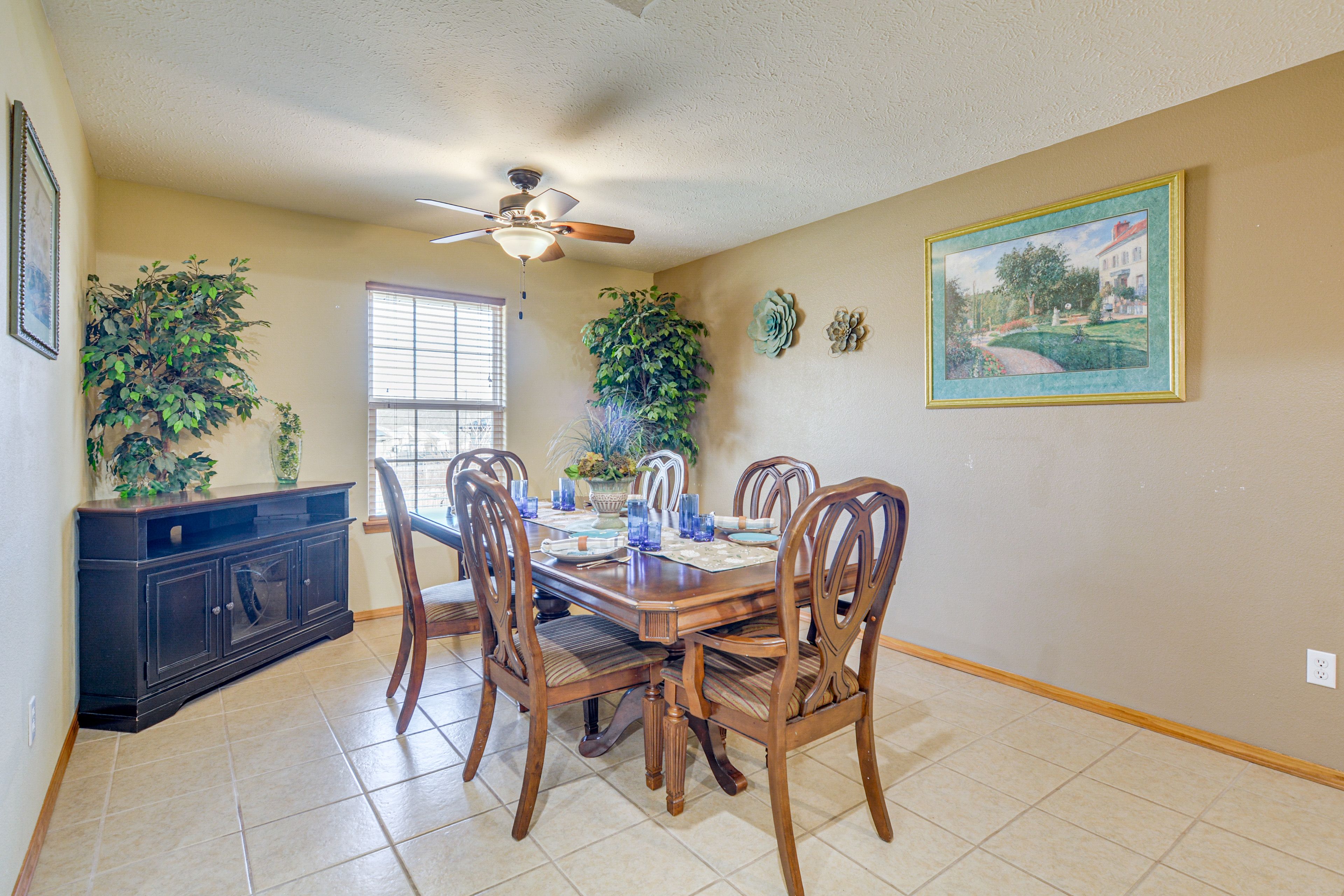 Dining Table | Dishware/Flatware