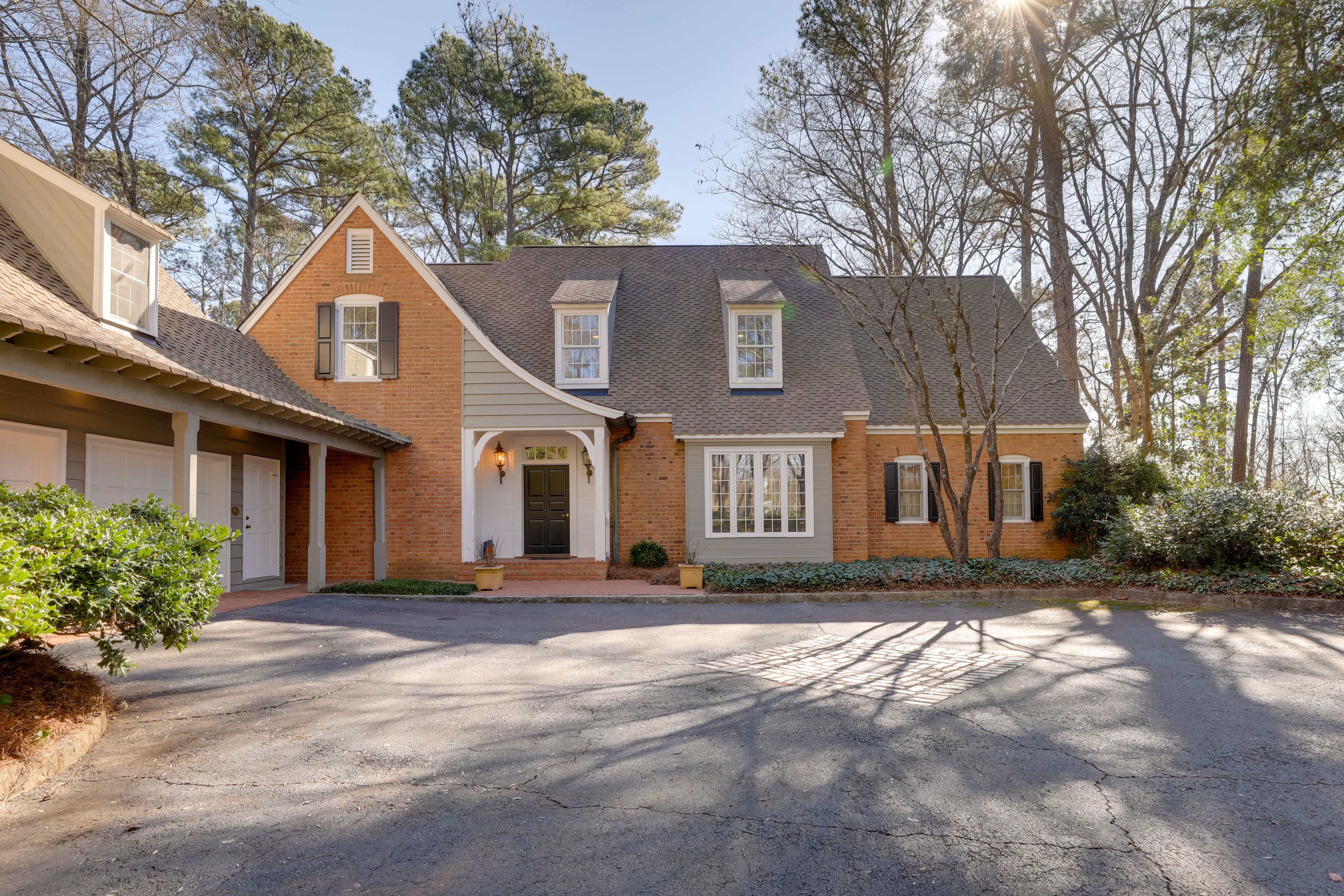 Parking | Shared Driveway (4 Vehicles)
