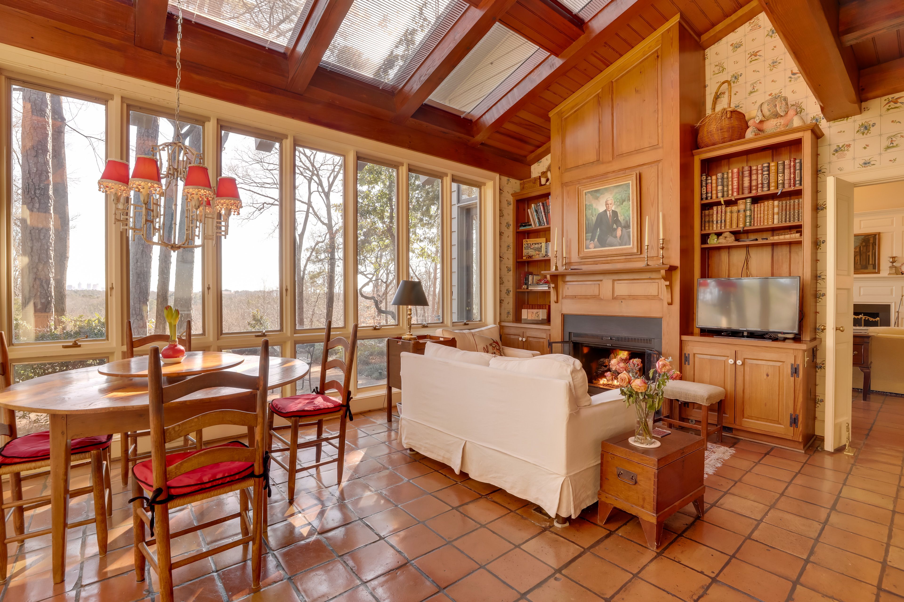 Sitting Area | Smart TV | 1st Floor