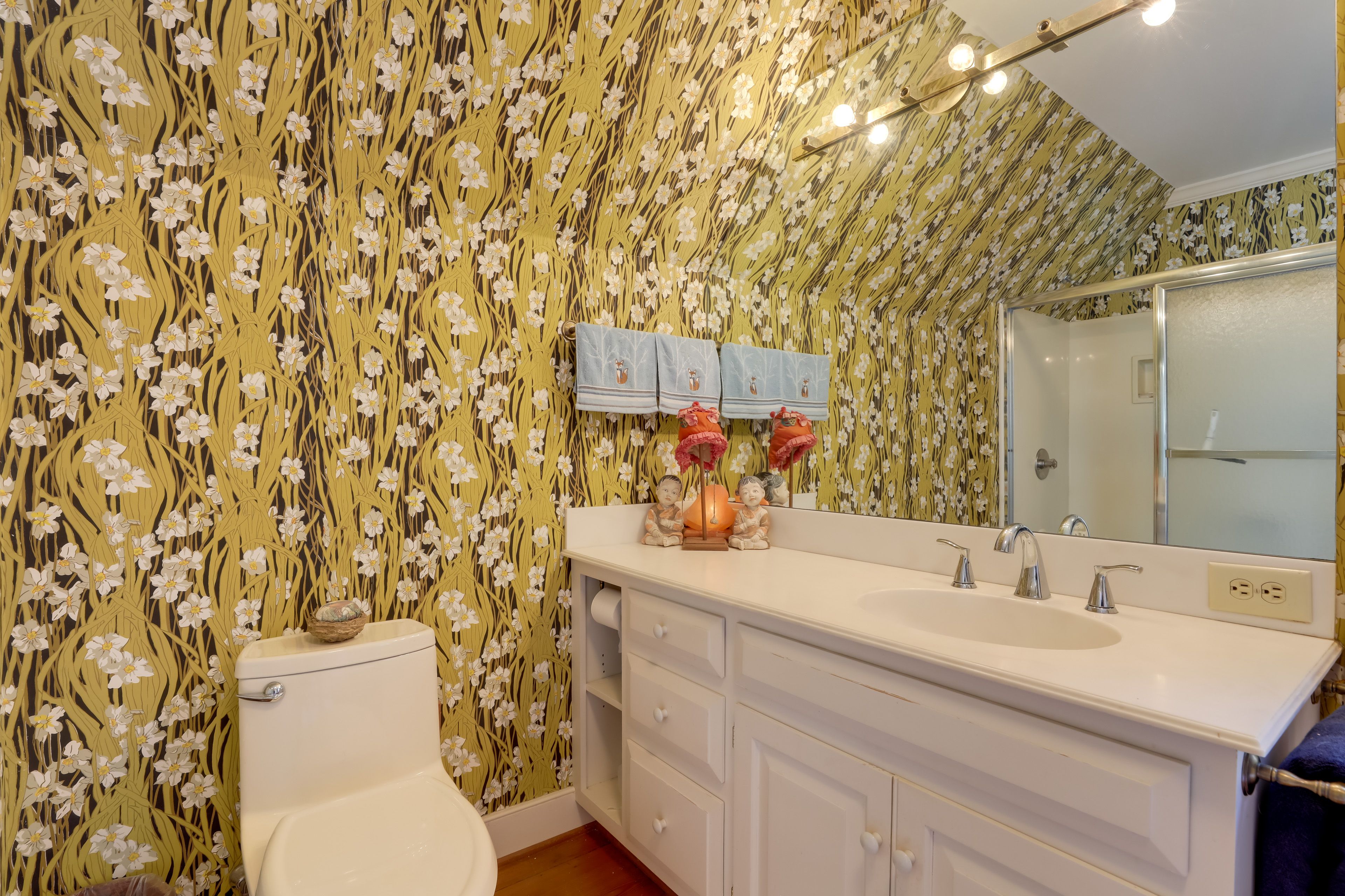 Full Bathroom | 2nd Floor