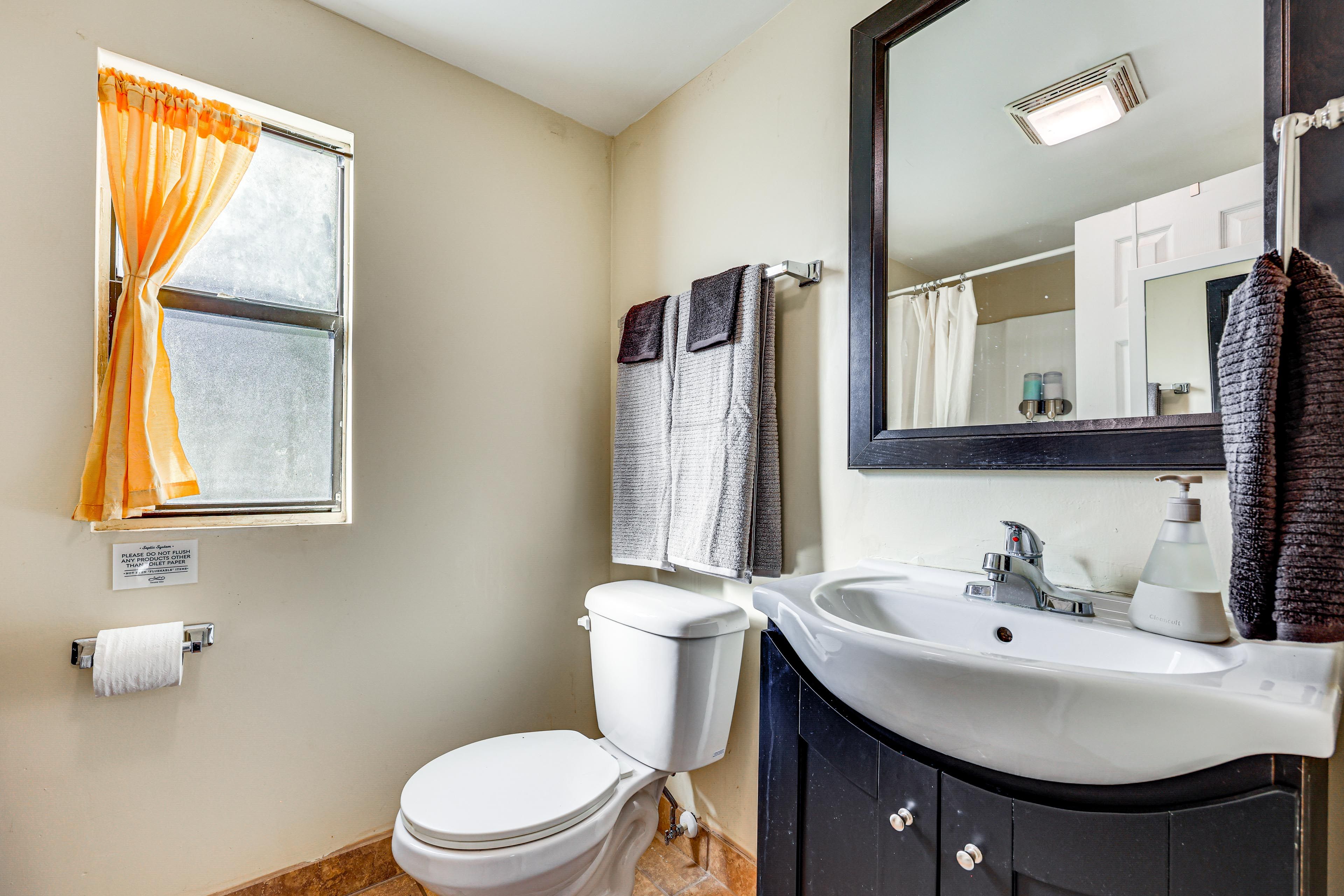 Full Bathroom | Towels & Linens Provided