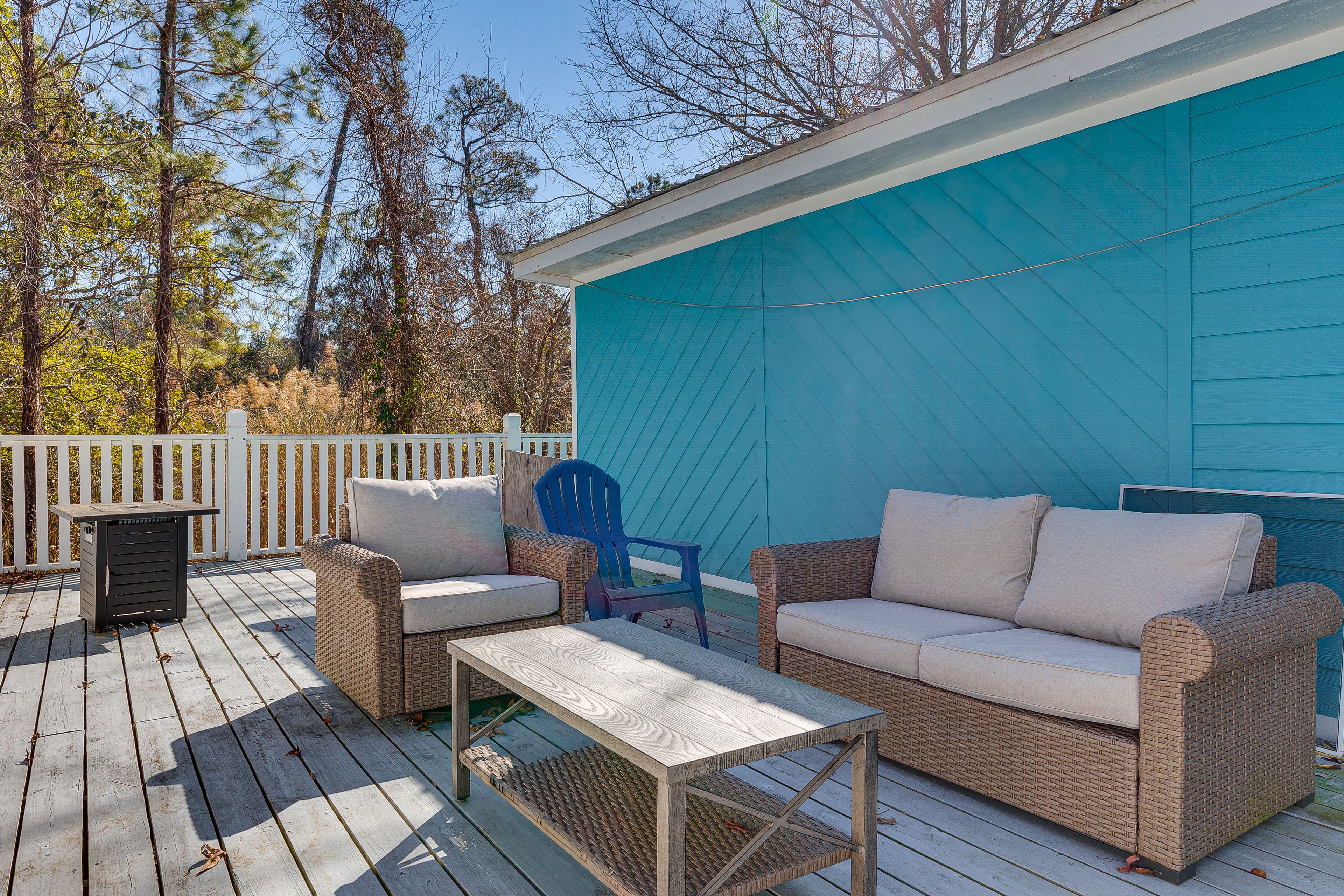 Furnished Deck | Gas Fire Table | Gas Grill