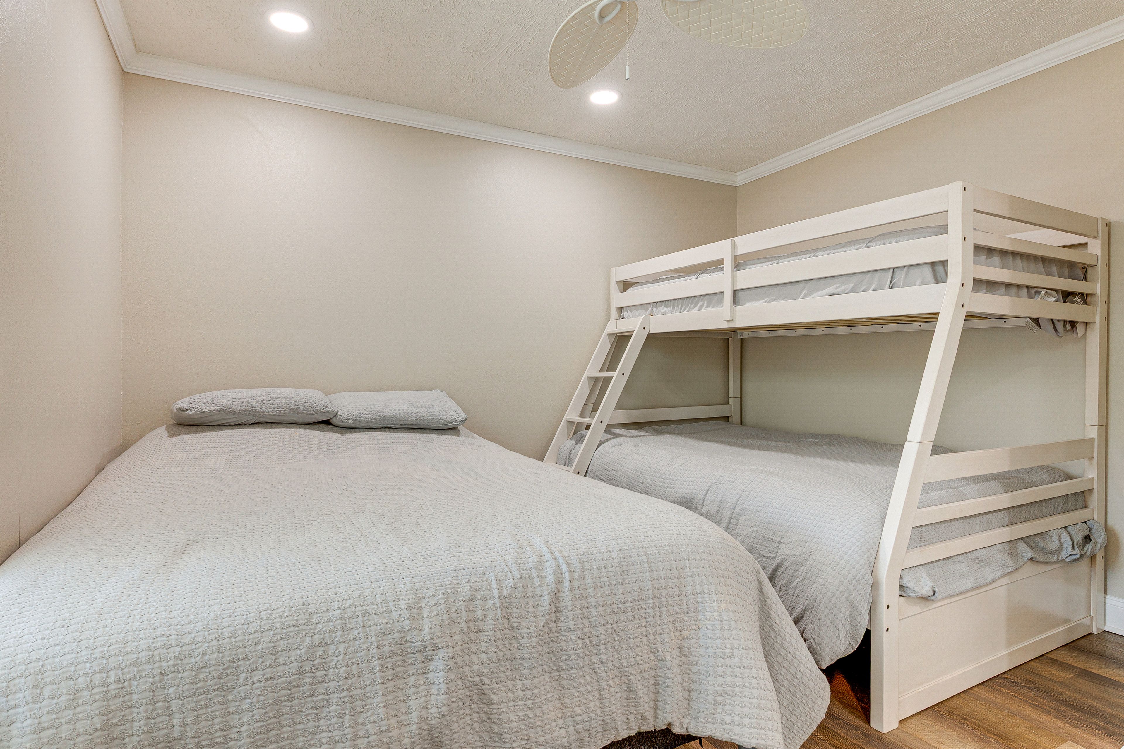 Bedroom 2 | Queen Bed | Twin/Queen Bunk Bed