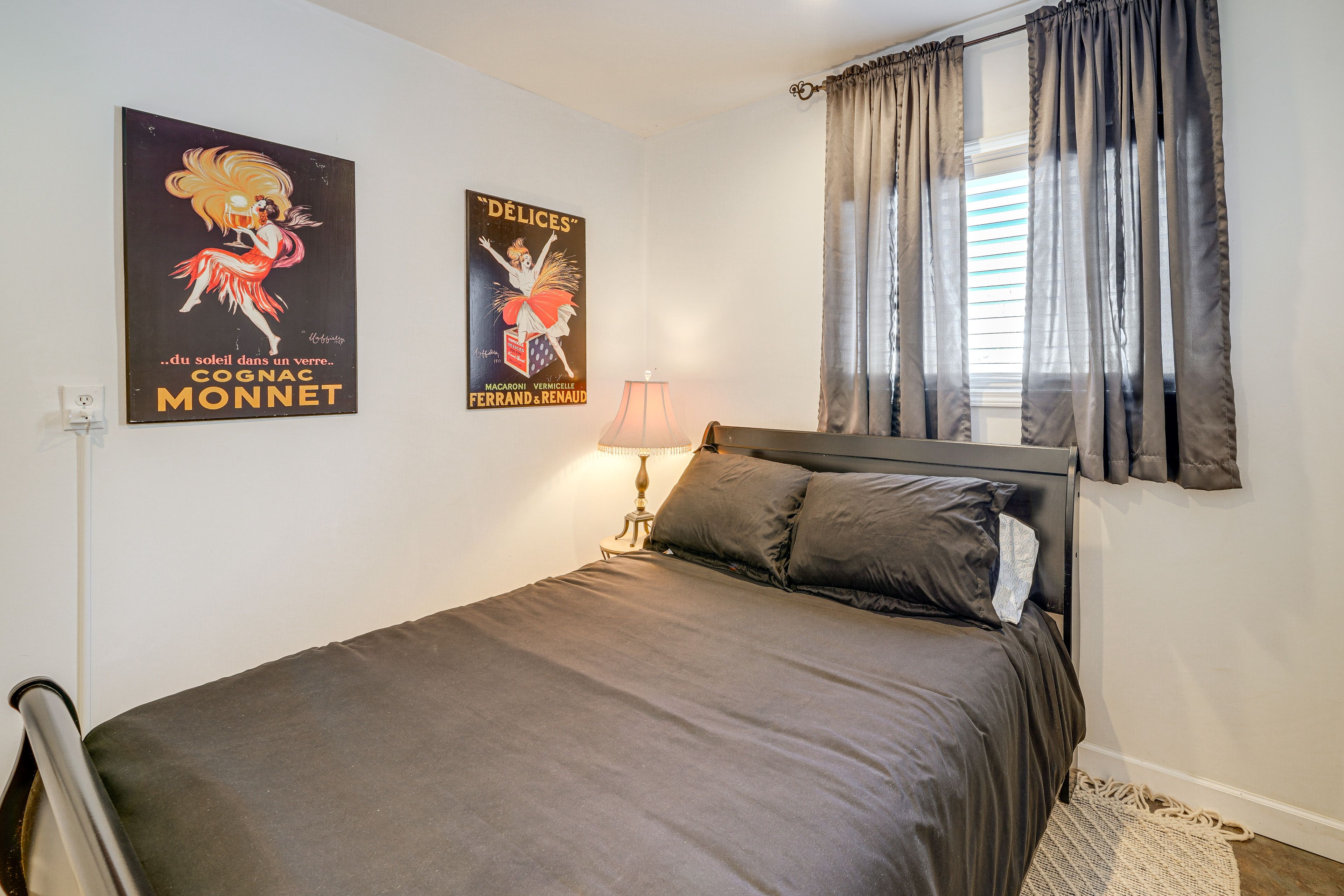 Bedroom 2 | Queen Bed