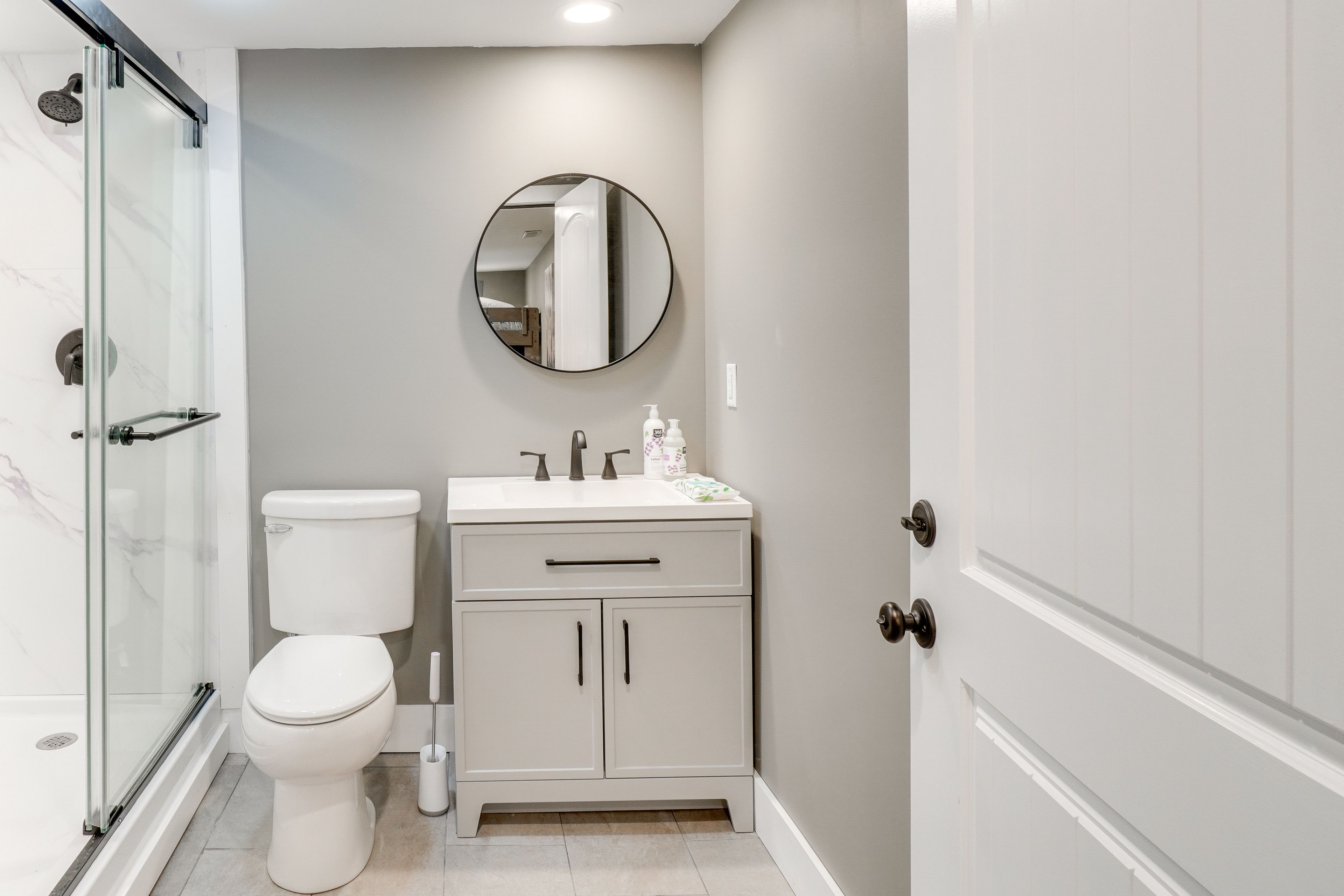 Full Bathroom | 1st Floor