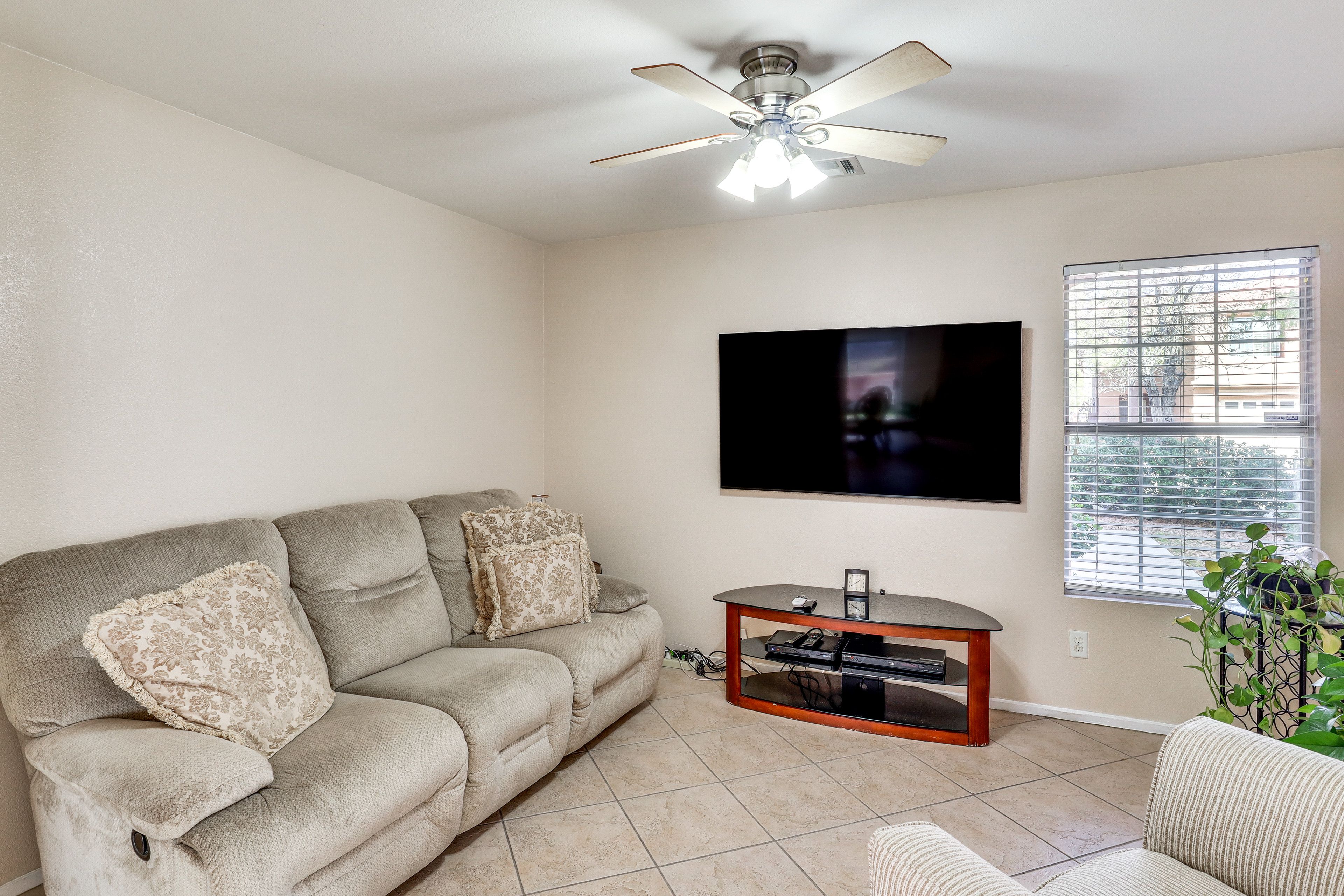 Bonus Room | Queen Sleeper Sofa | 1st Floor