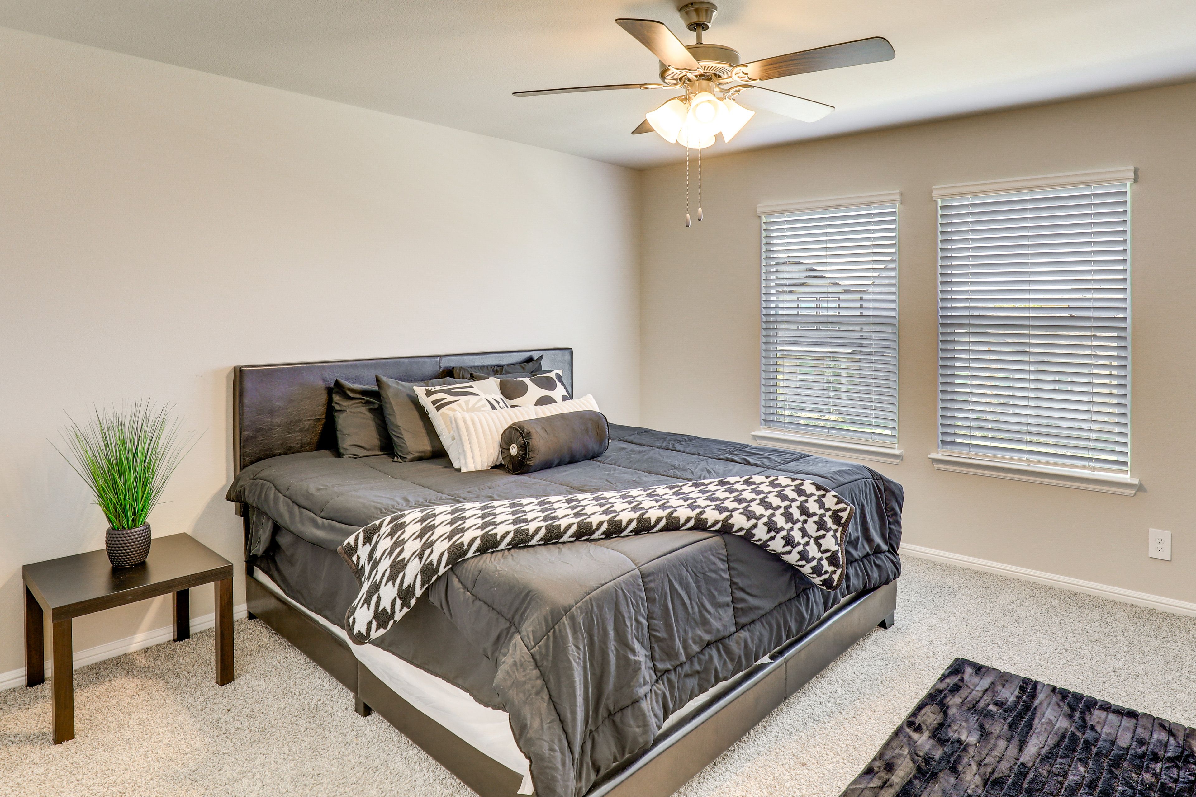 Bedroom | King Bed | En-Suite Bathroom | 2nd Floor