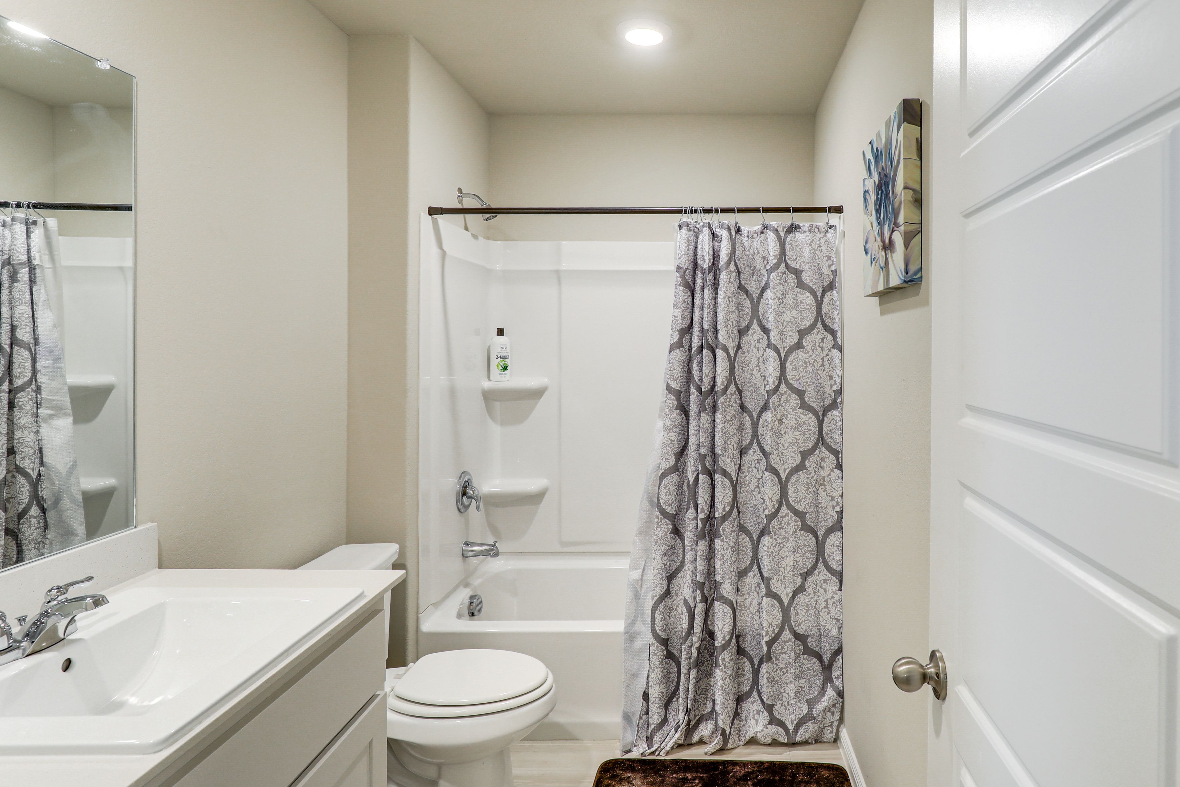 Full Bathroom | 2nd Floor