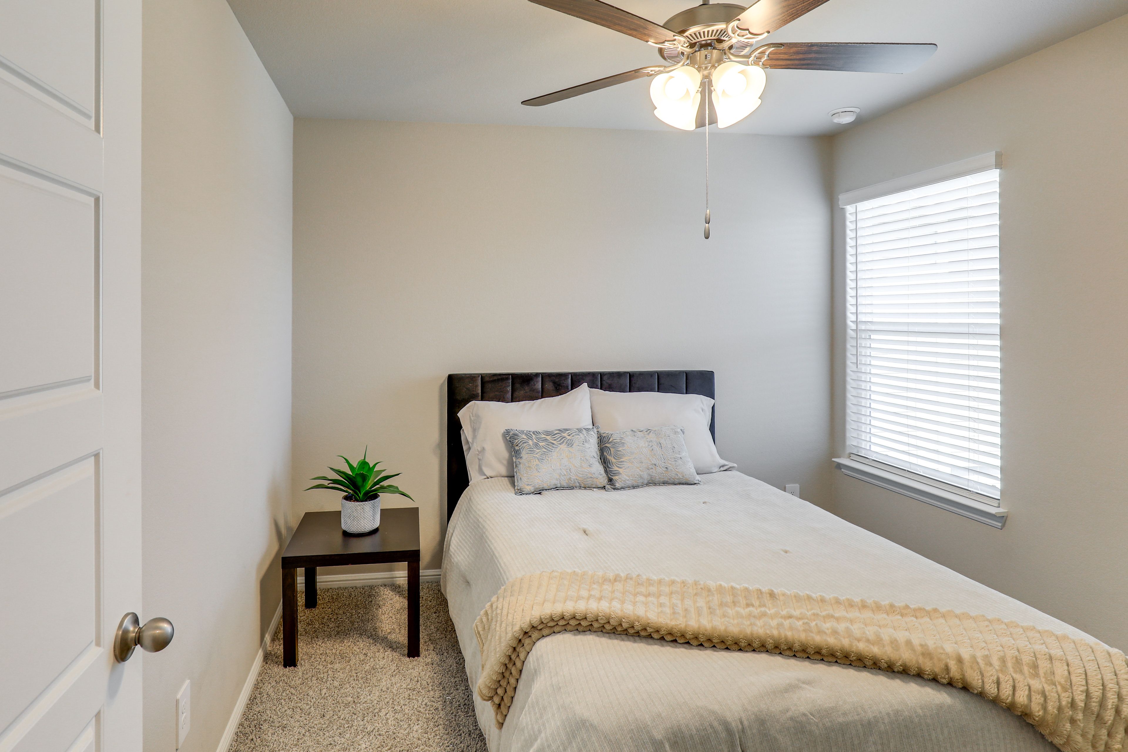 Bedroom | Full Bed | 2nd Floor