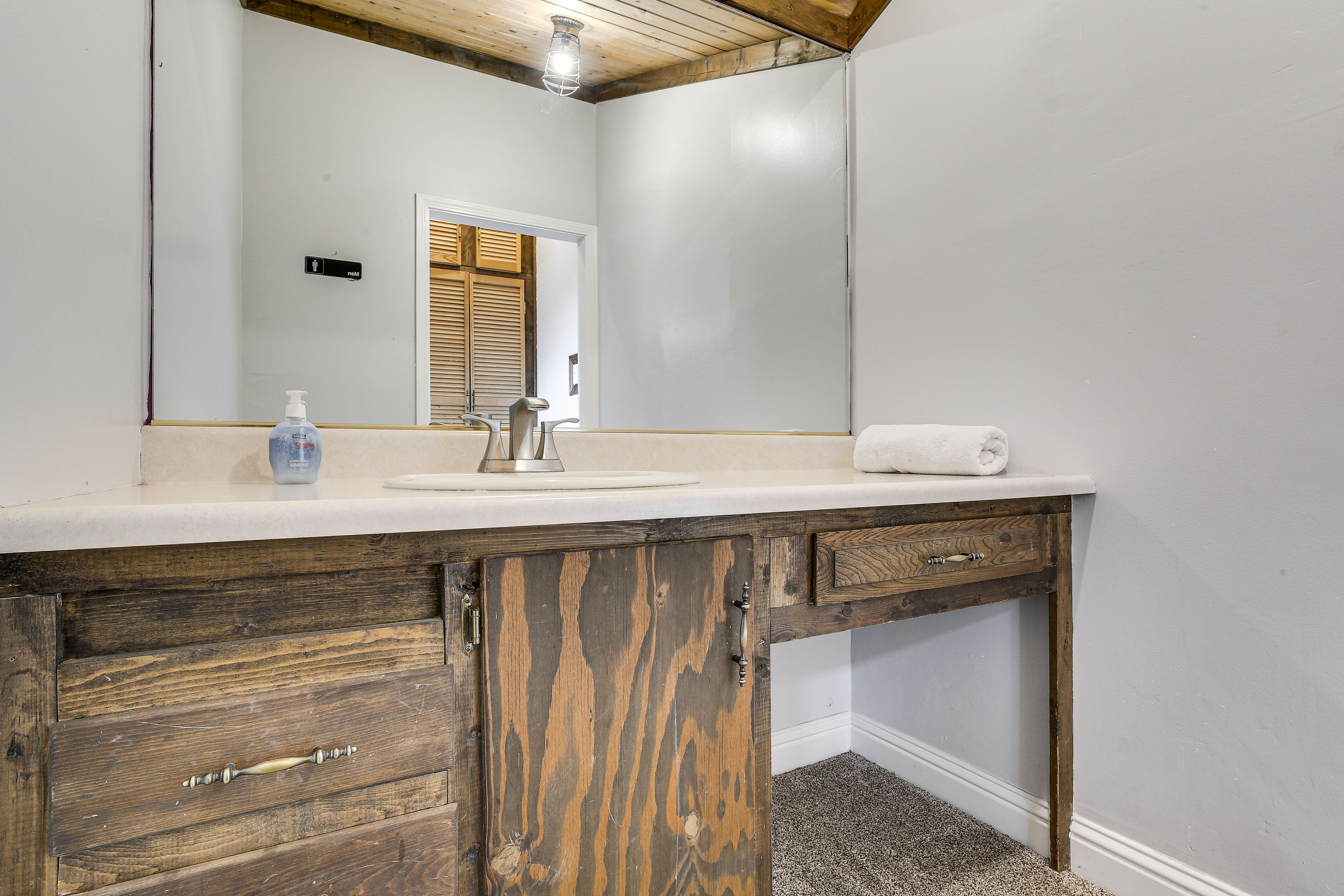Half Bathroom | 2nd Floor