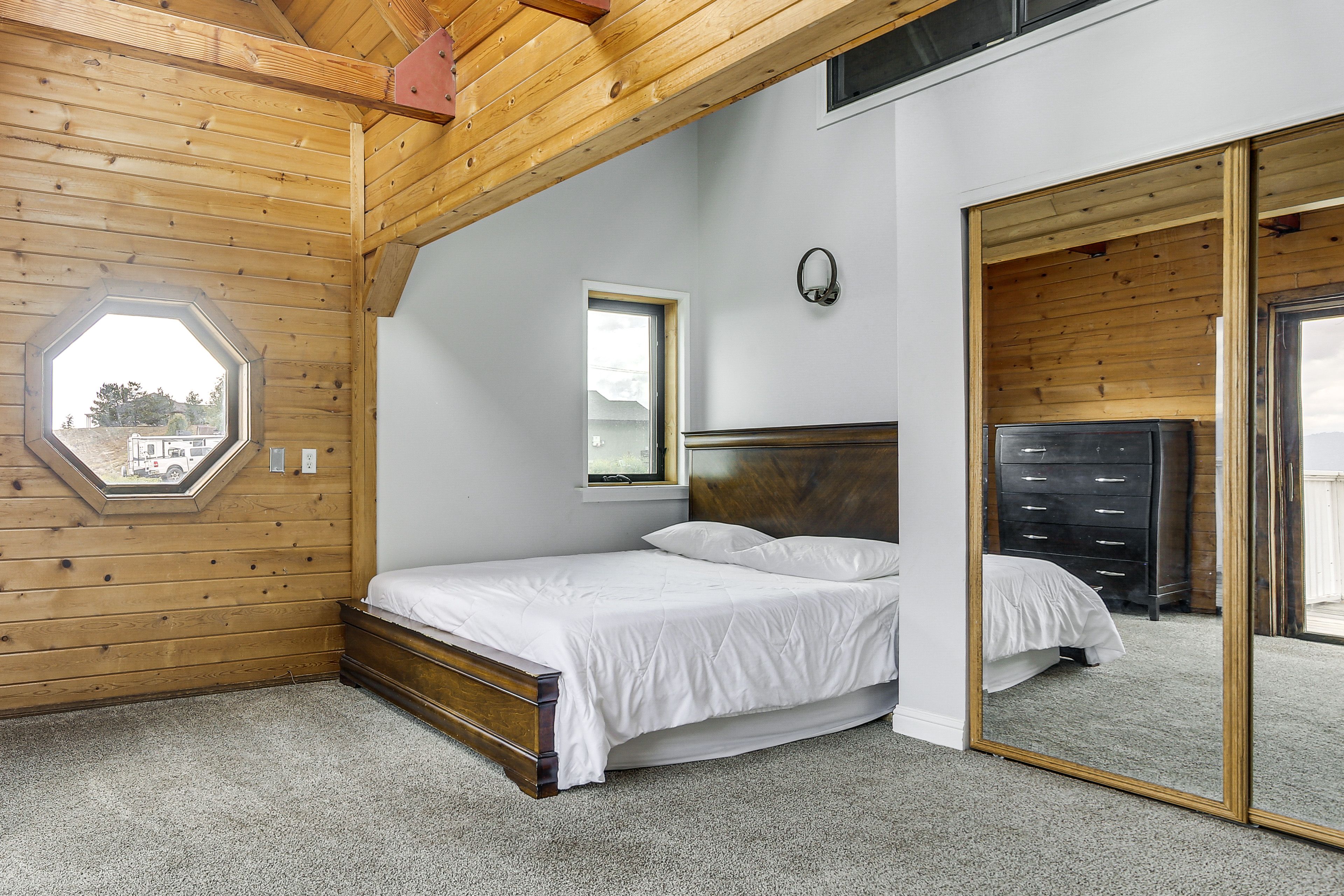 Bedroom 2 | Queen Bed | 2nd Floor