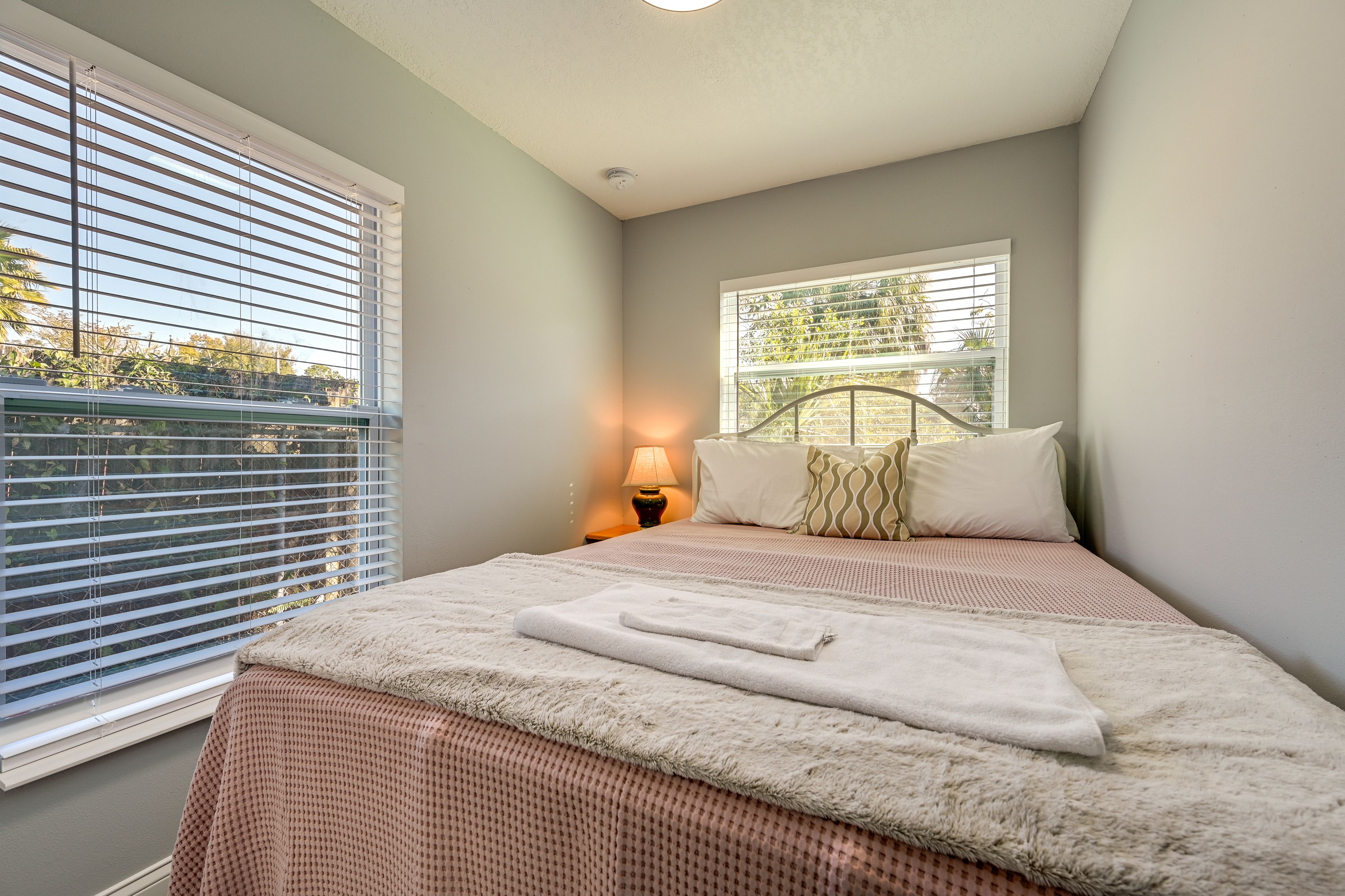 Bedroom 2 | Queen Bed