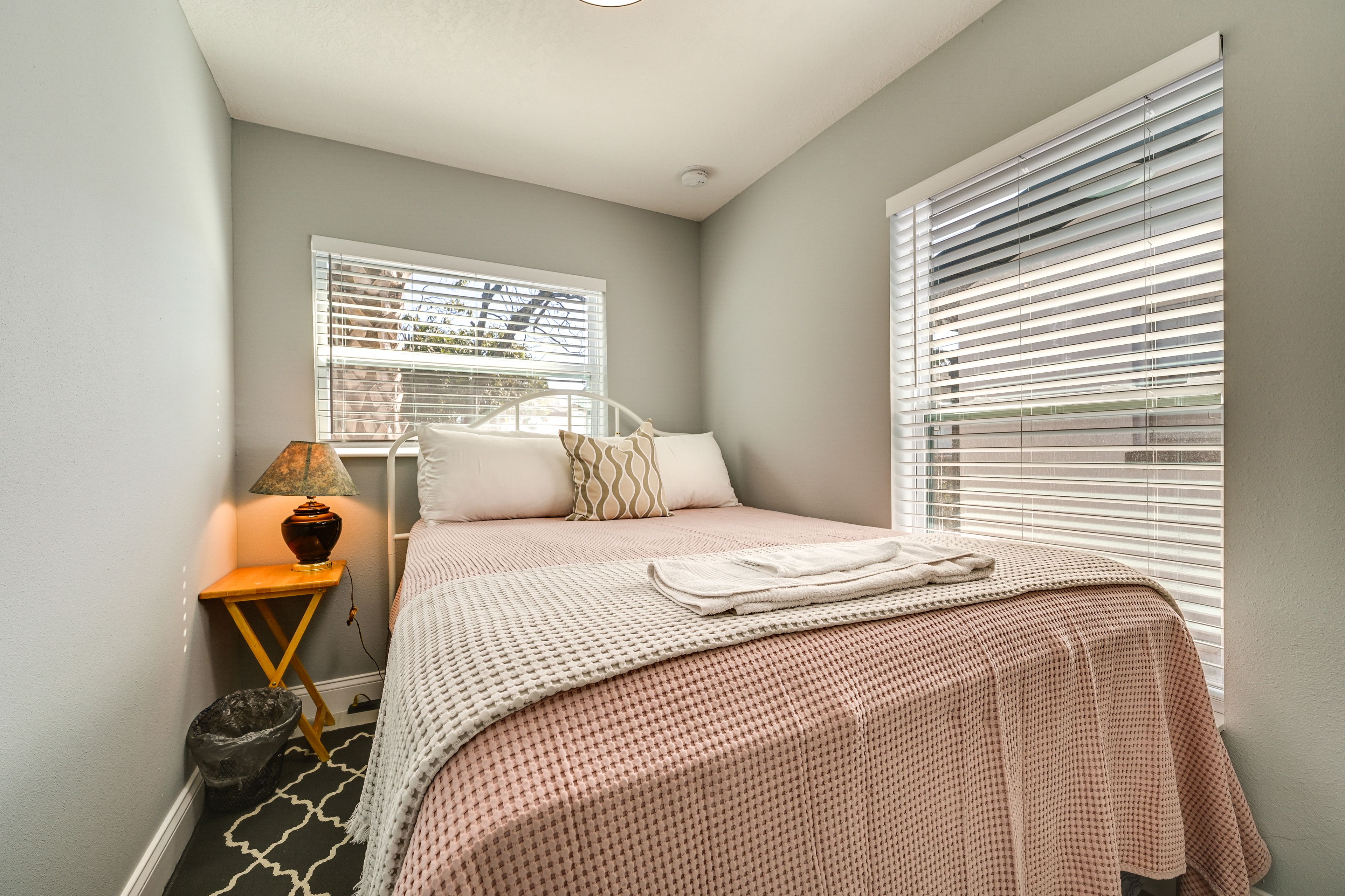 Bedroom 1 | Queen Bed