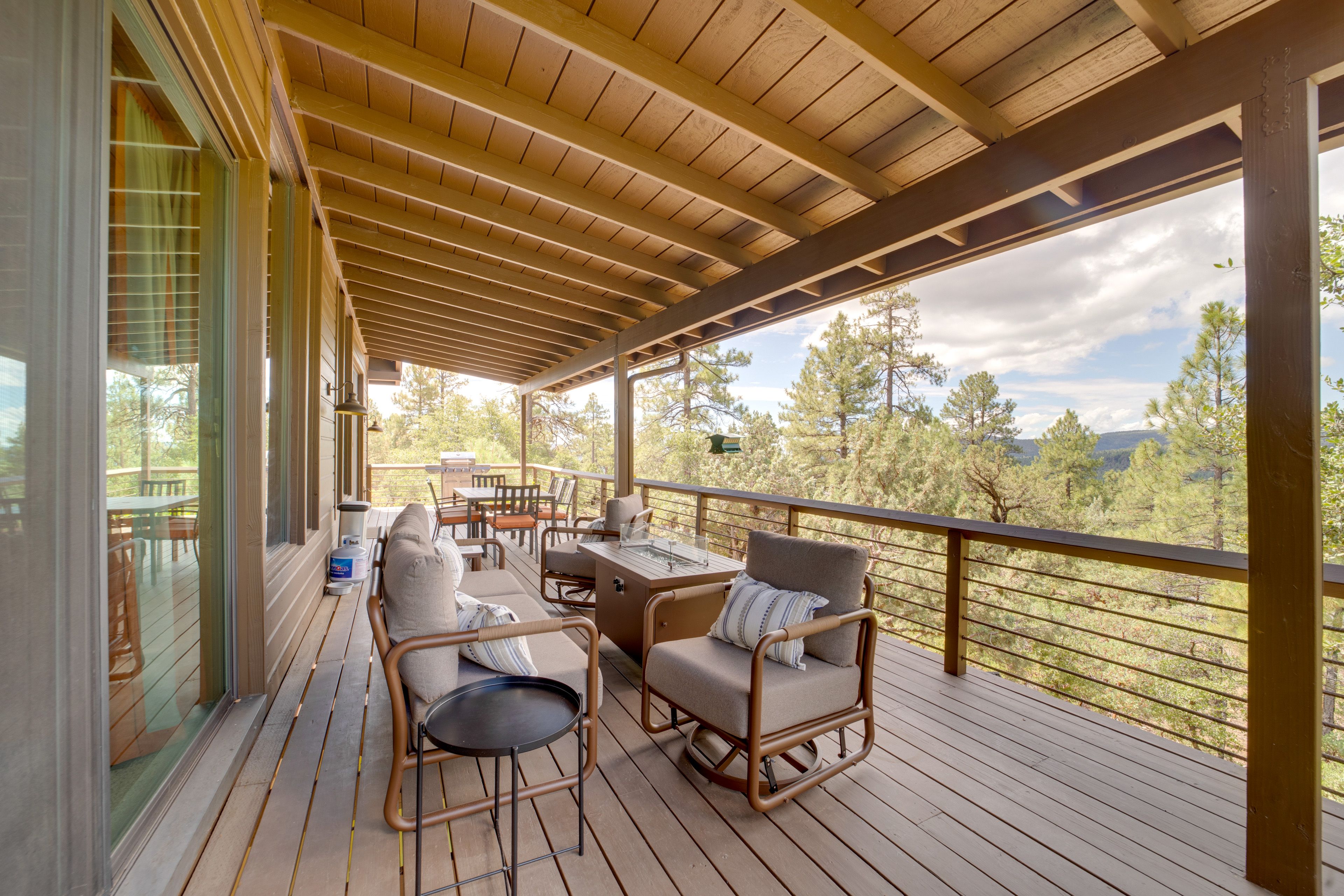 Pine Vacation Rental | 3BR | 3BA | 2,710 Sq Ft