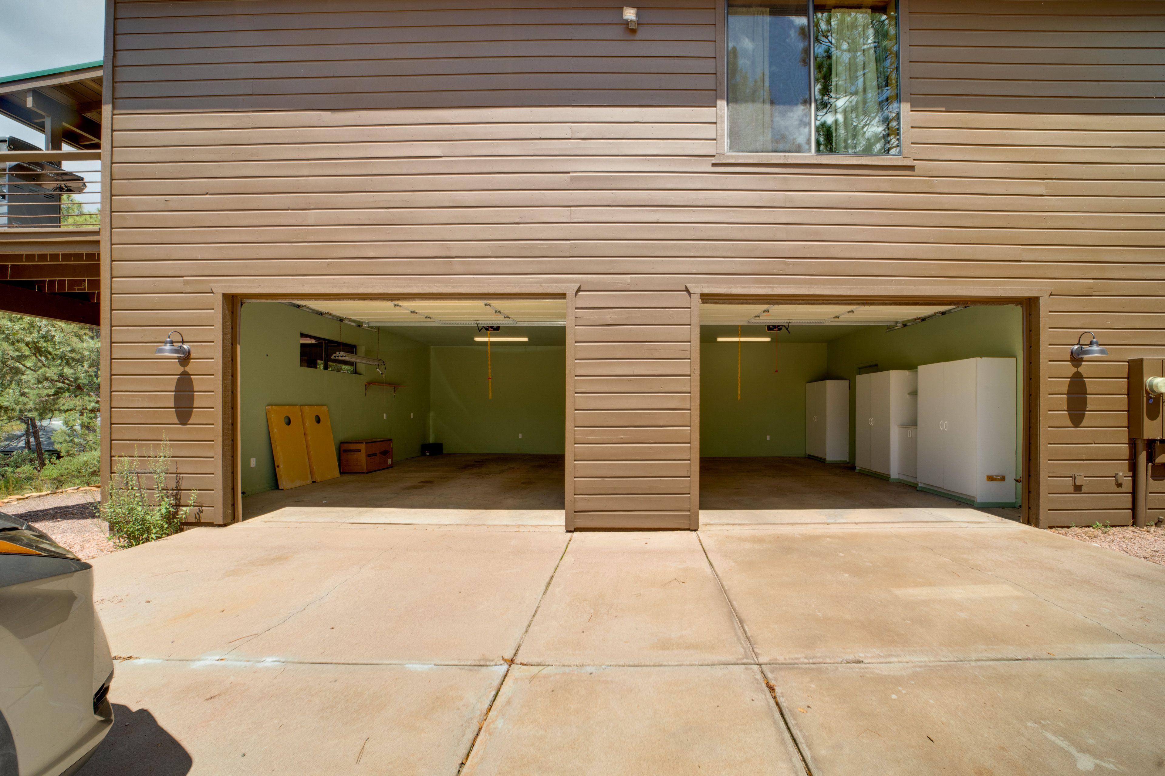 Parking | Garage (2 Vehicles) | Driveway (2 Vehicles)