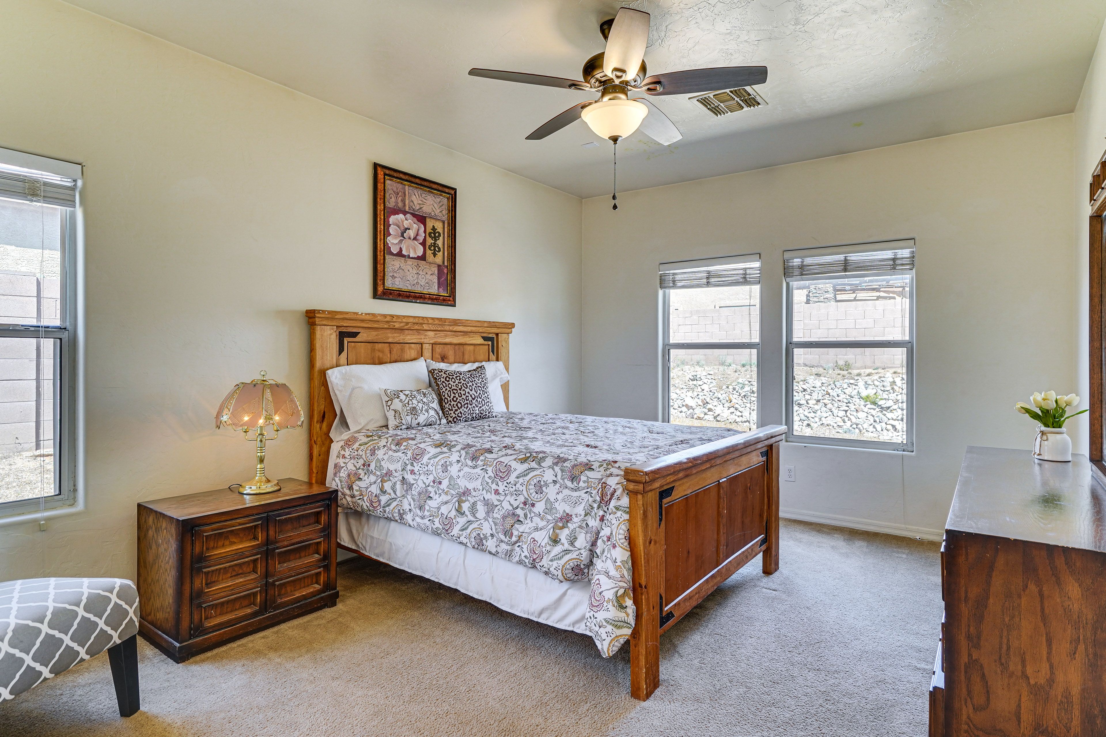 Bedroom 1 | Queen Bed