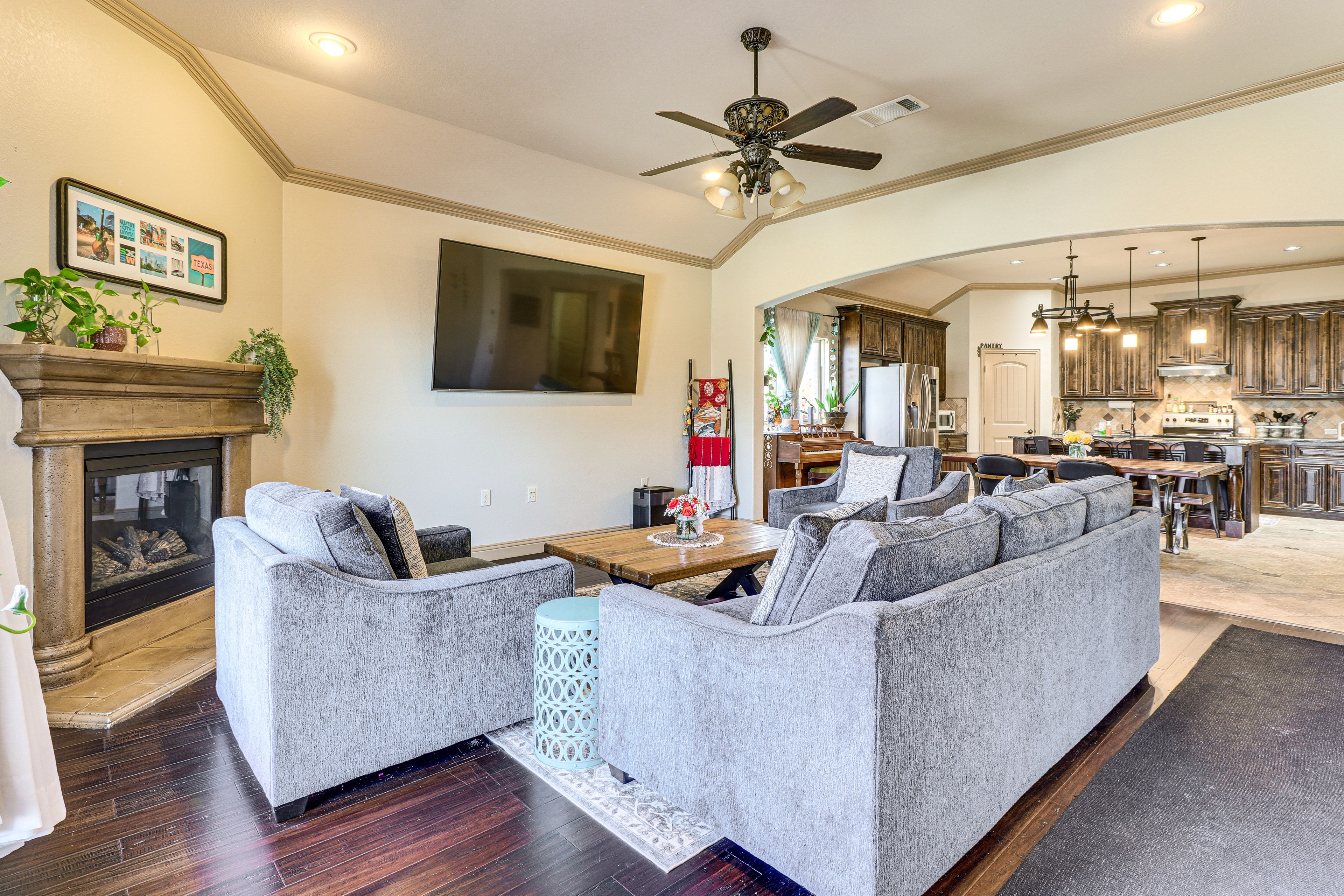 Living Room | Queen Sleeper Sofa