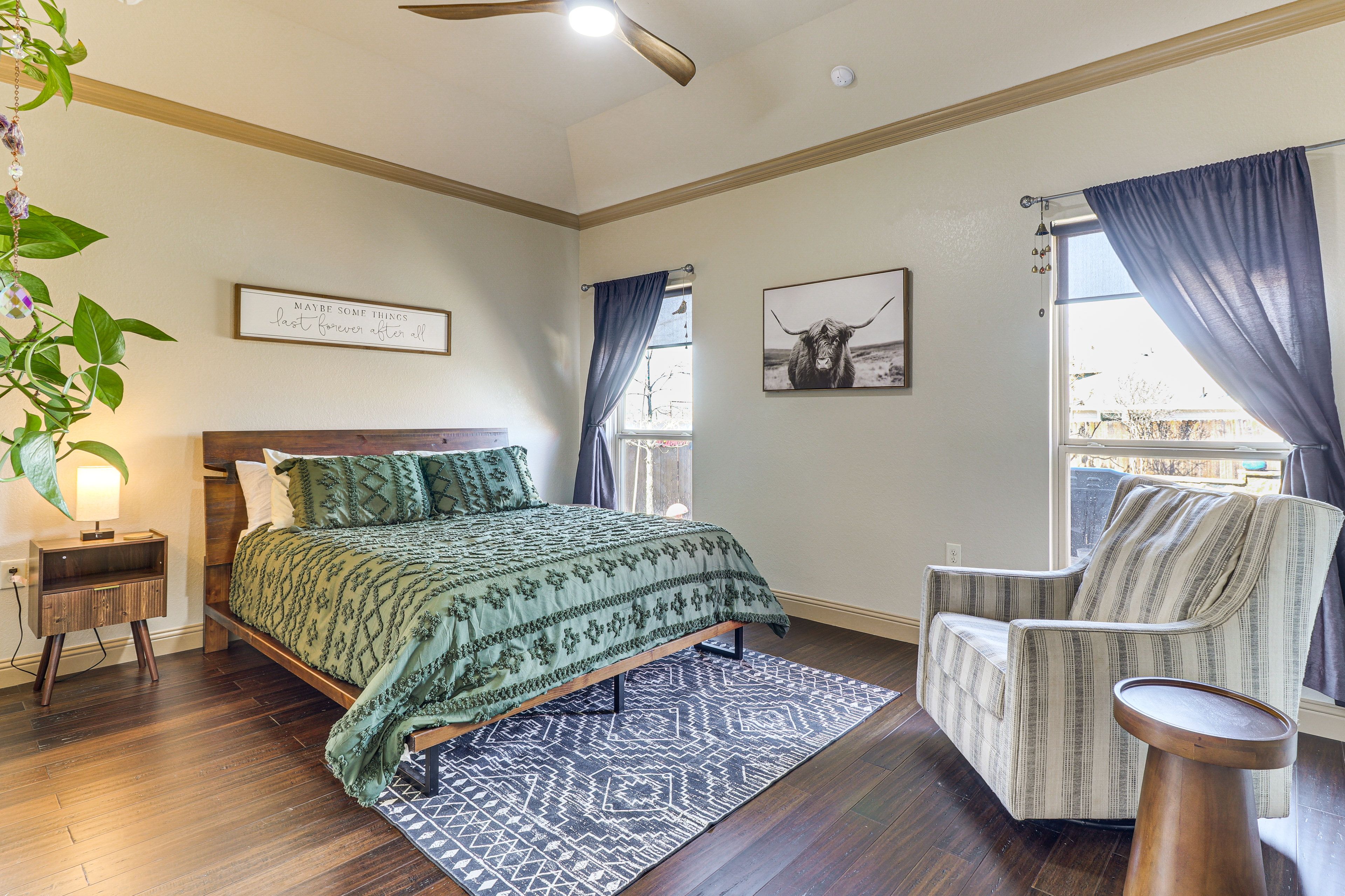 Bedroom 1 | Queen Bed