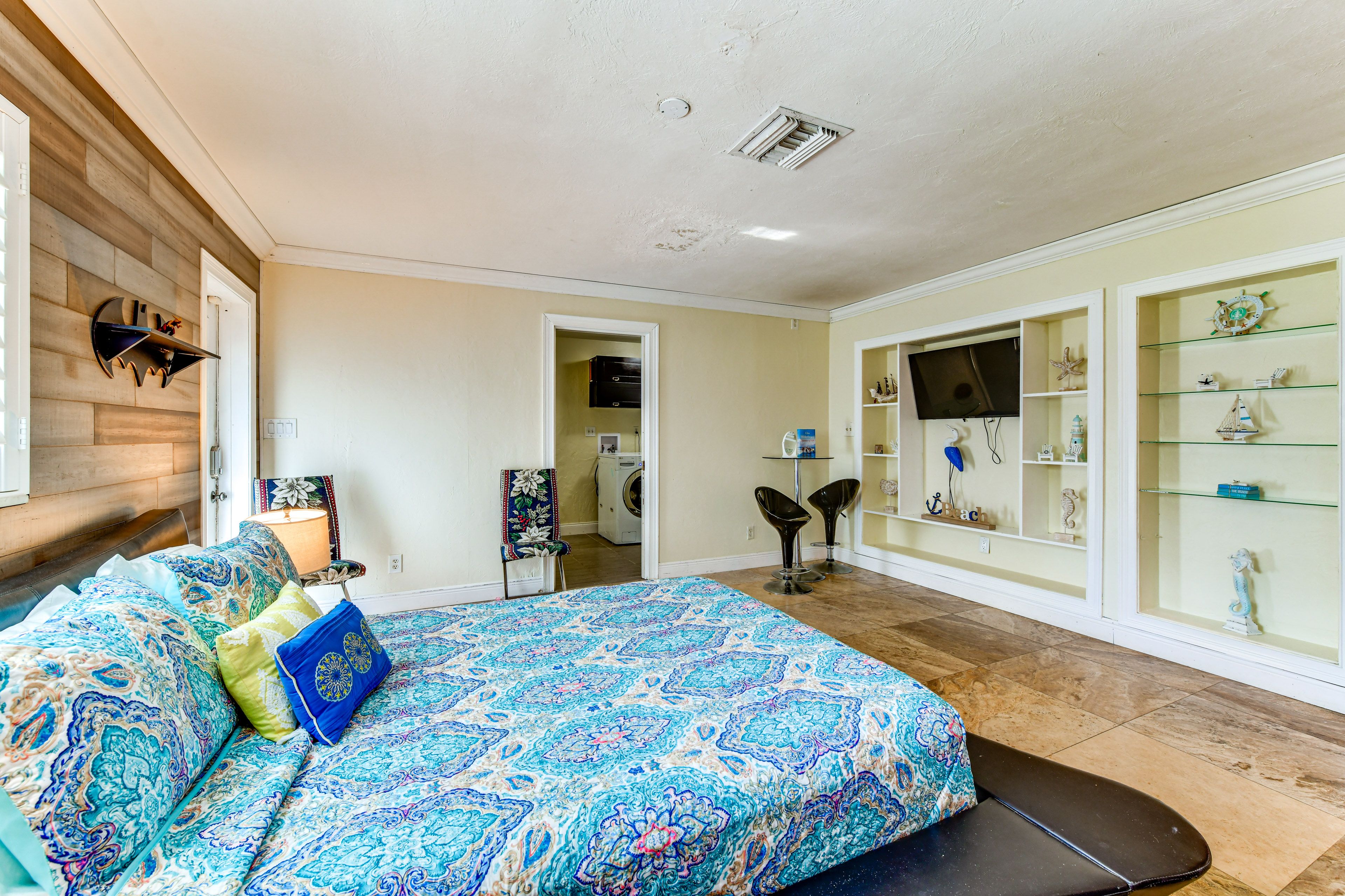 Bedroom 4 | King Bed