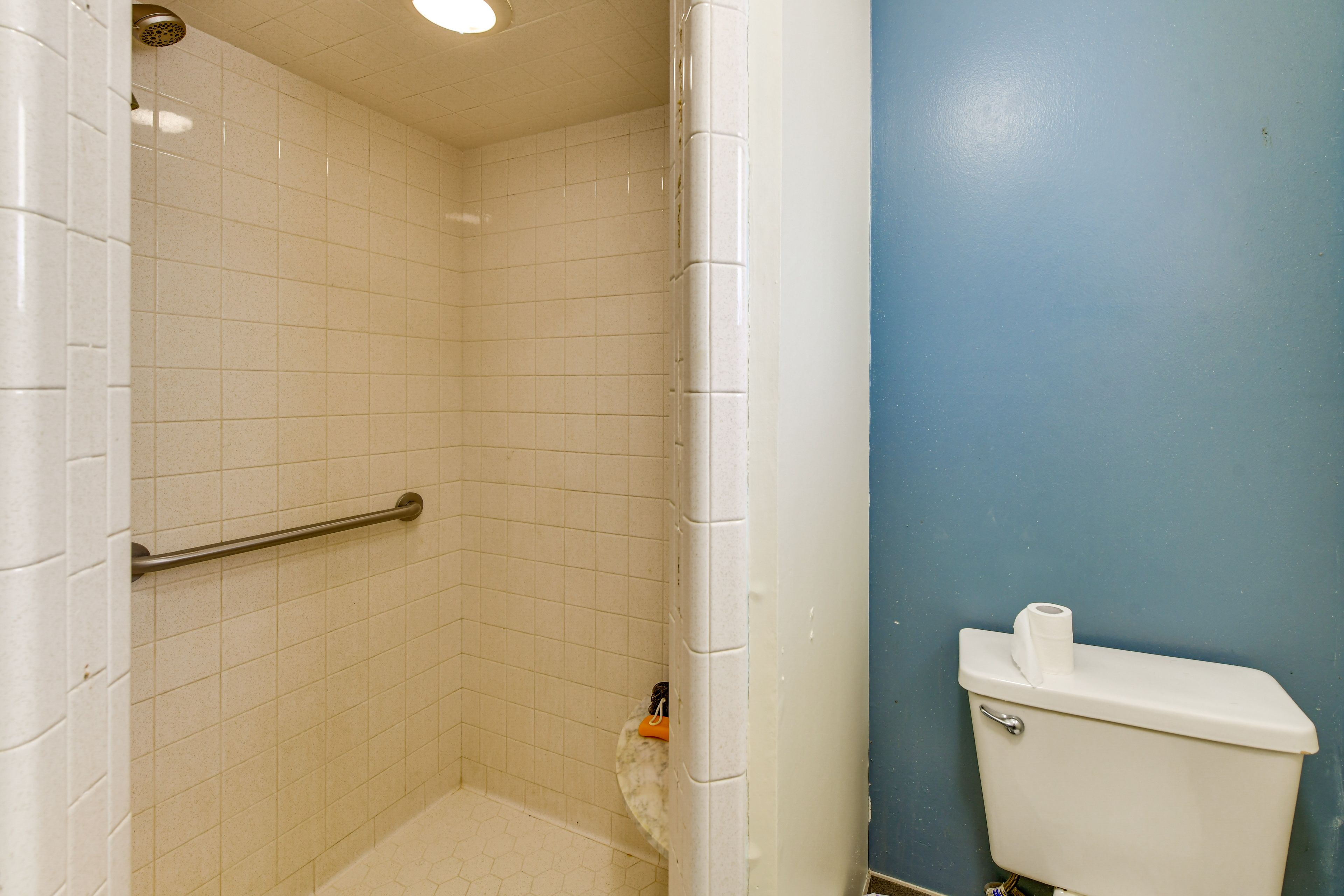 Full Bathroom | Washer & Dryer