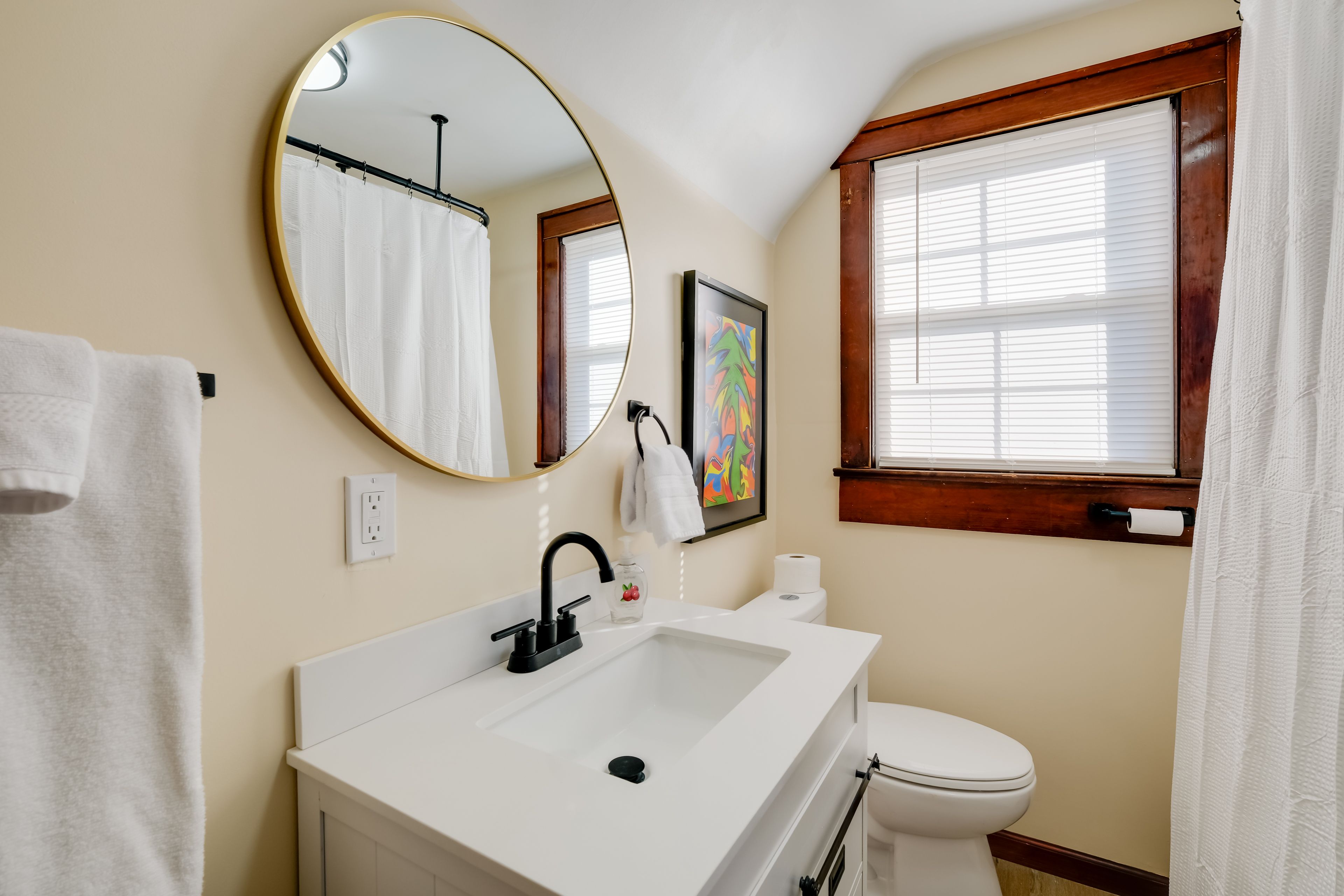 Full Bathroom | 2nd Floor