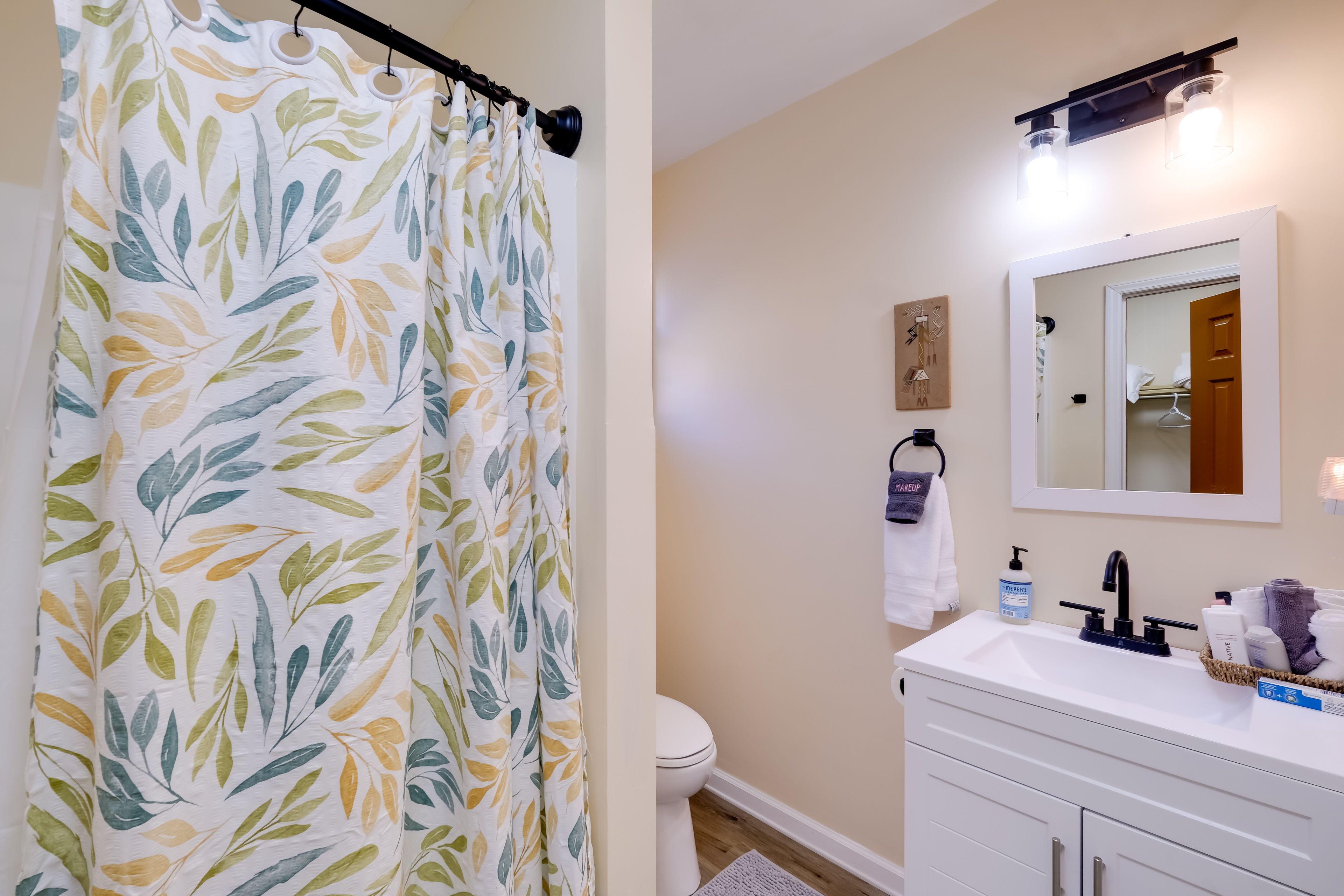 Full Bathroom | 1st Floor