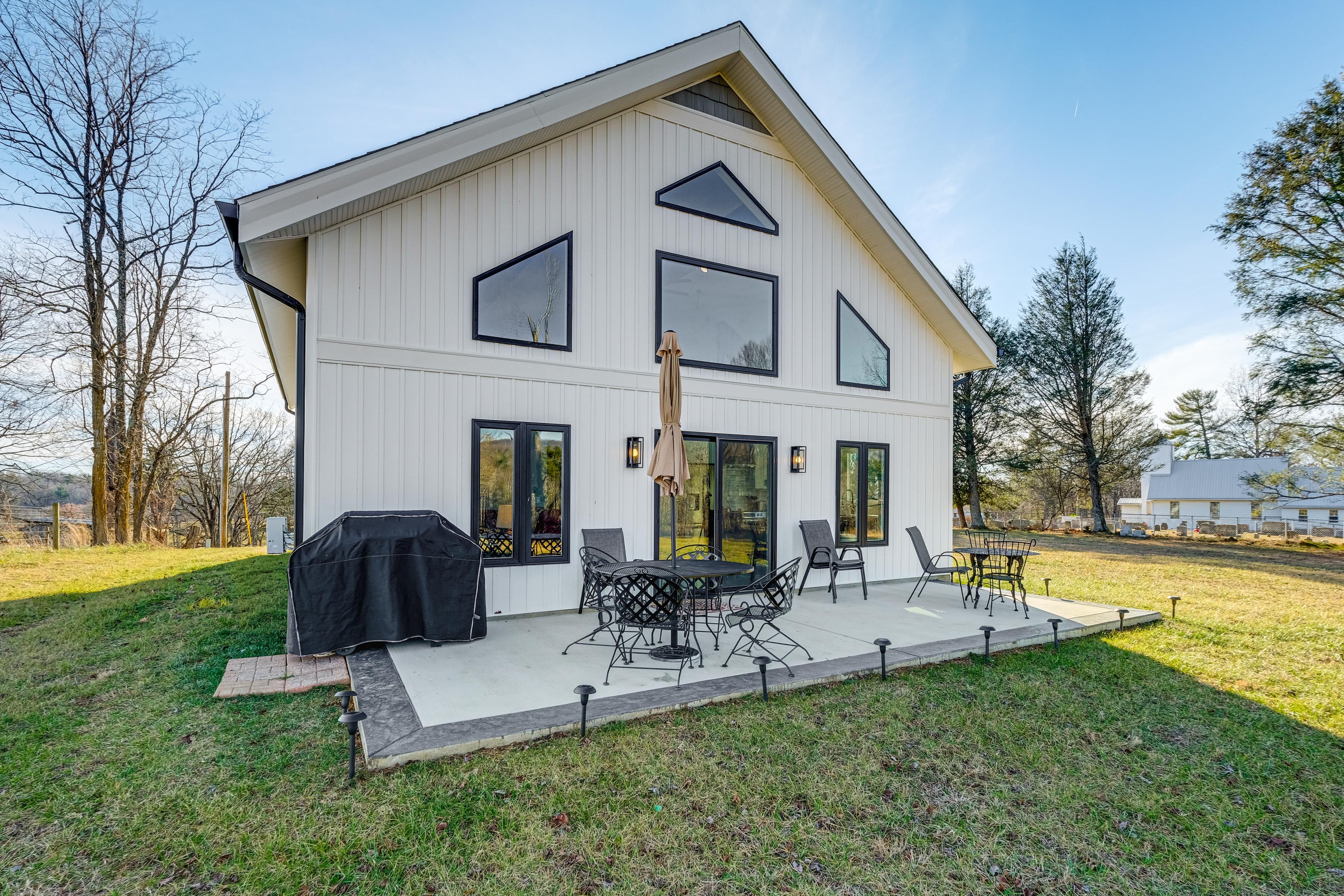 Blacksburg Vacation Rental | 3BR | 3.5BA | 1,500 Sq Ft | Steps Required