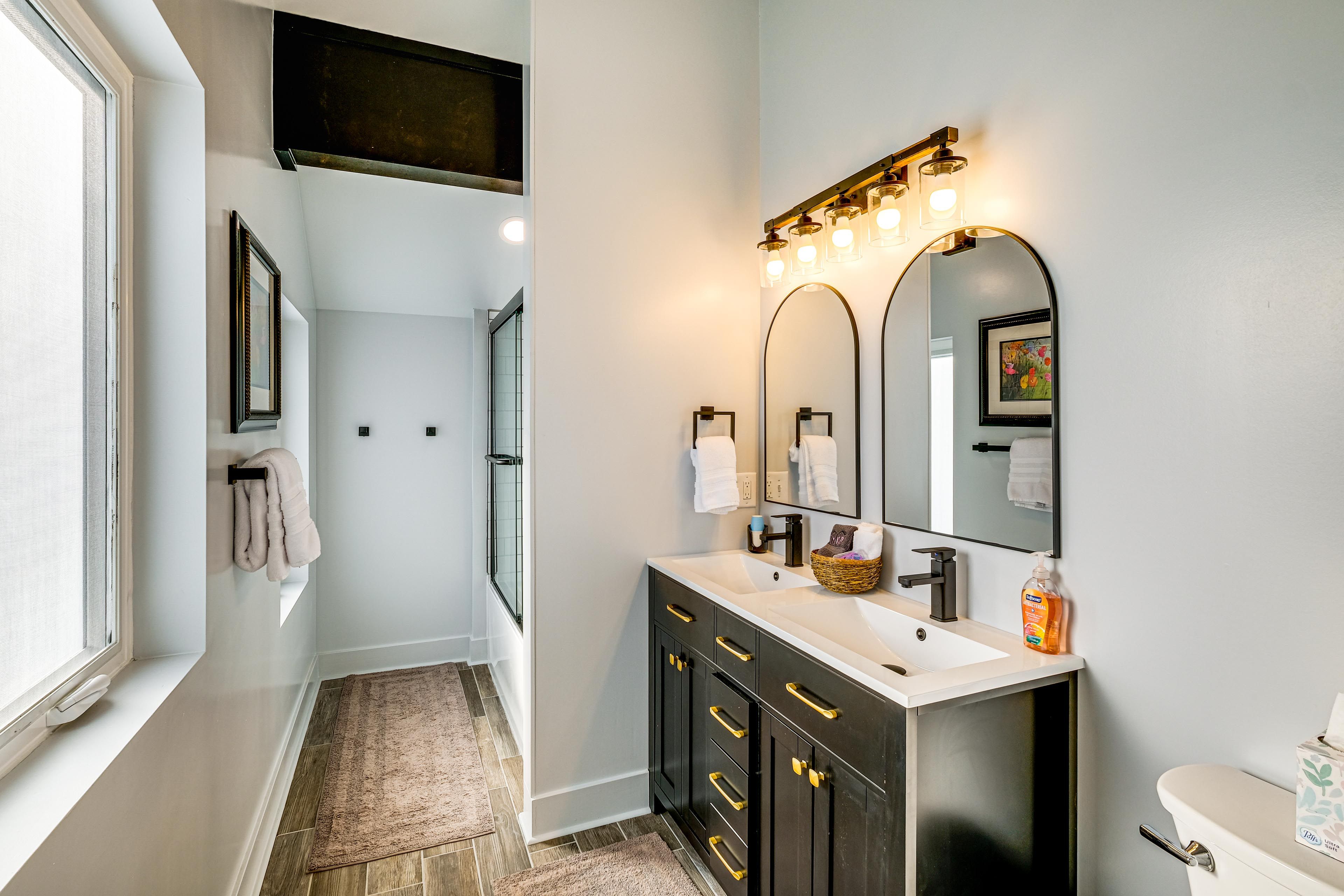 Full Bathroom | 2nd Floor