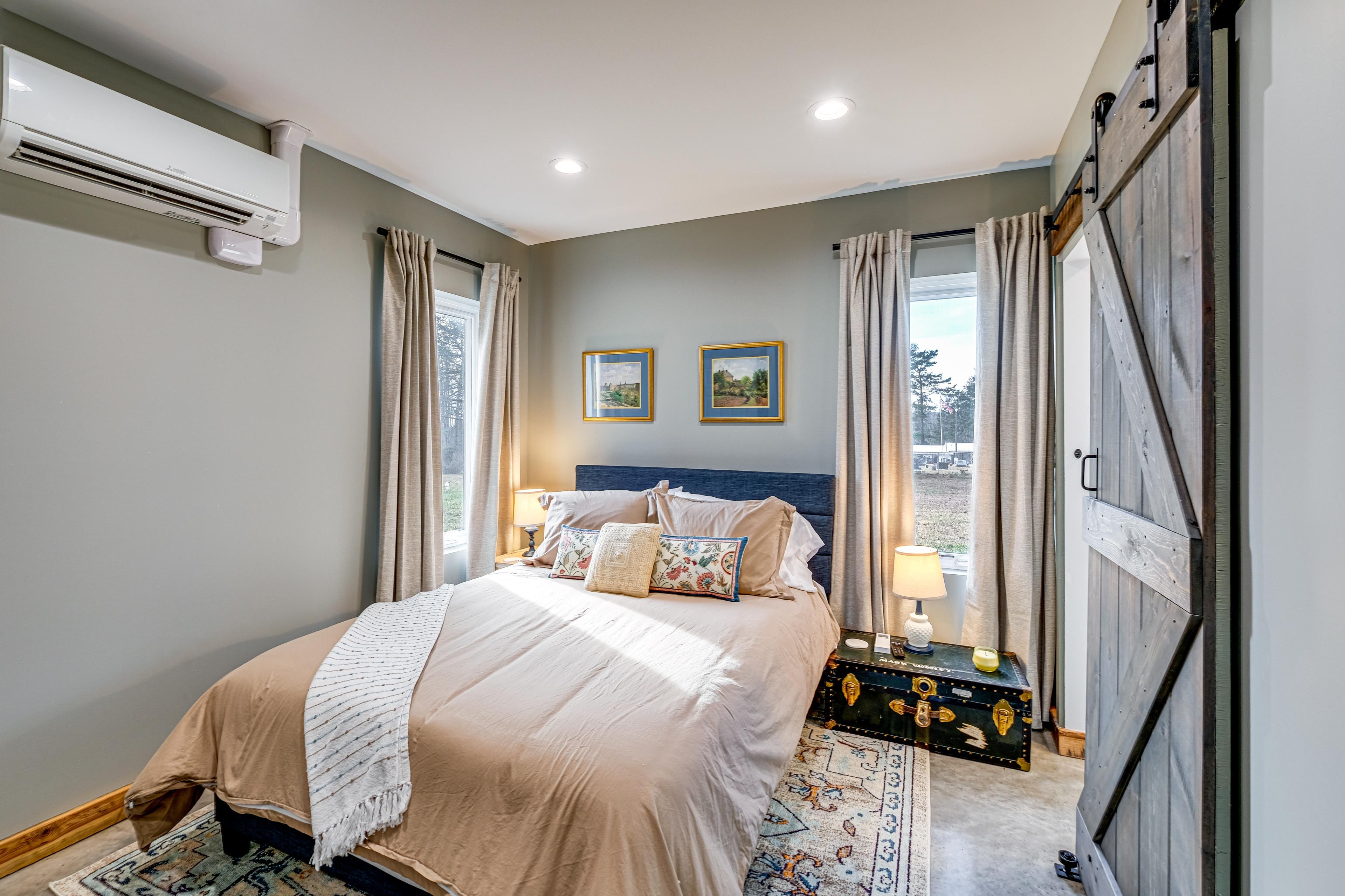 Bedroom 2 | Queen Bed | 1st Floor