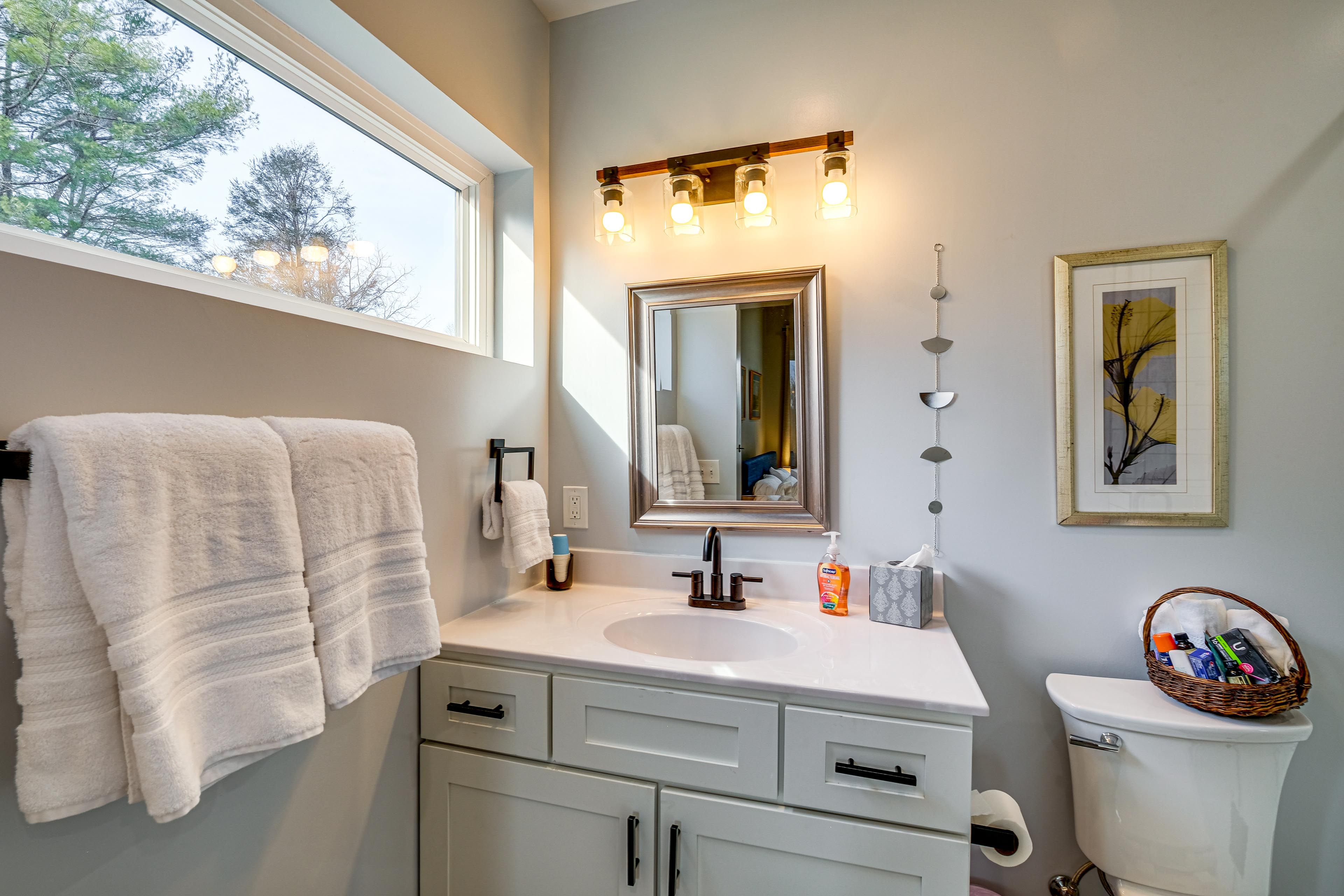 Full Bathroom | 1st Floor