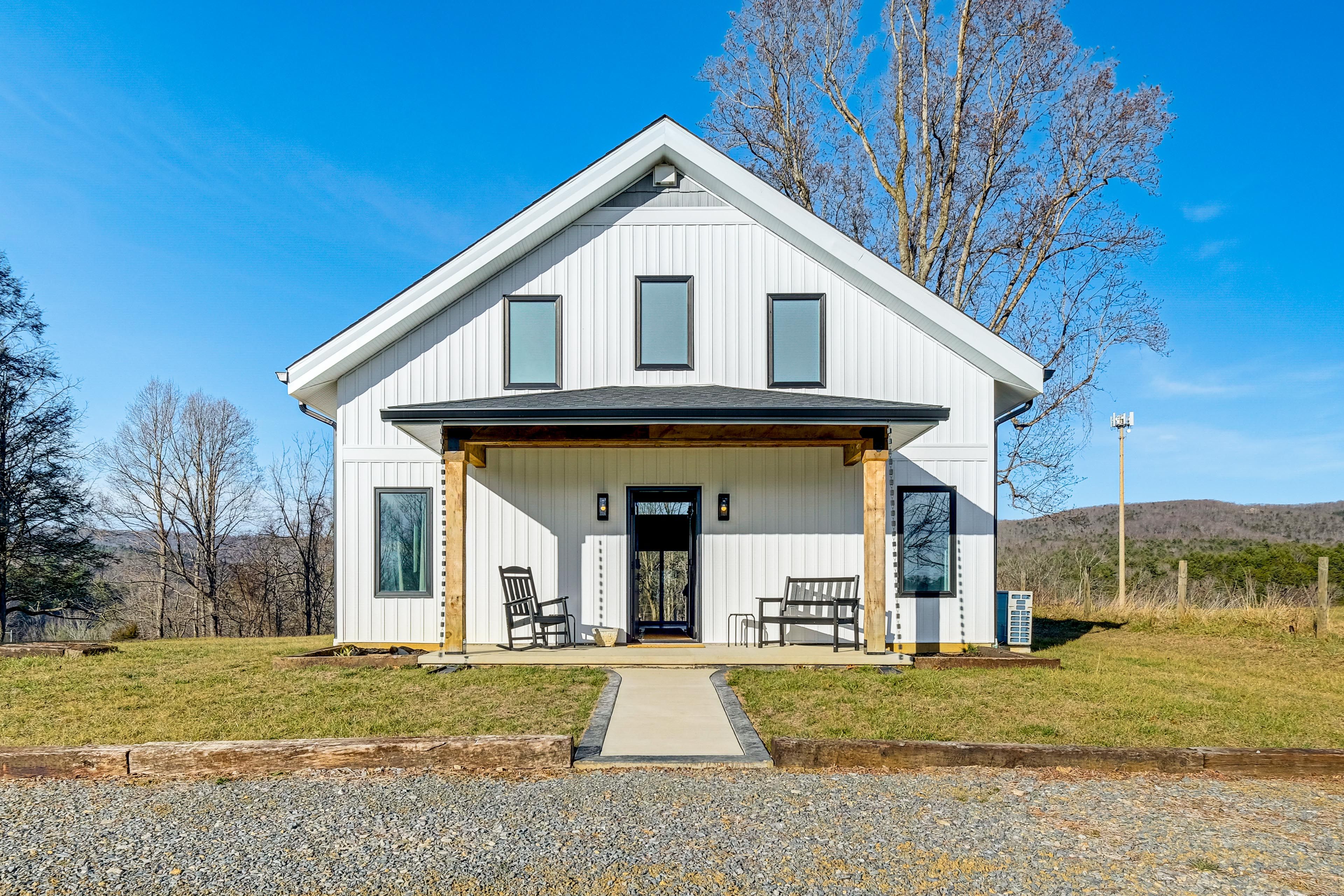 Property Exterior | Driveway (4 Vehicles)