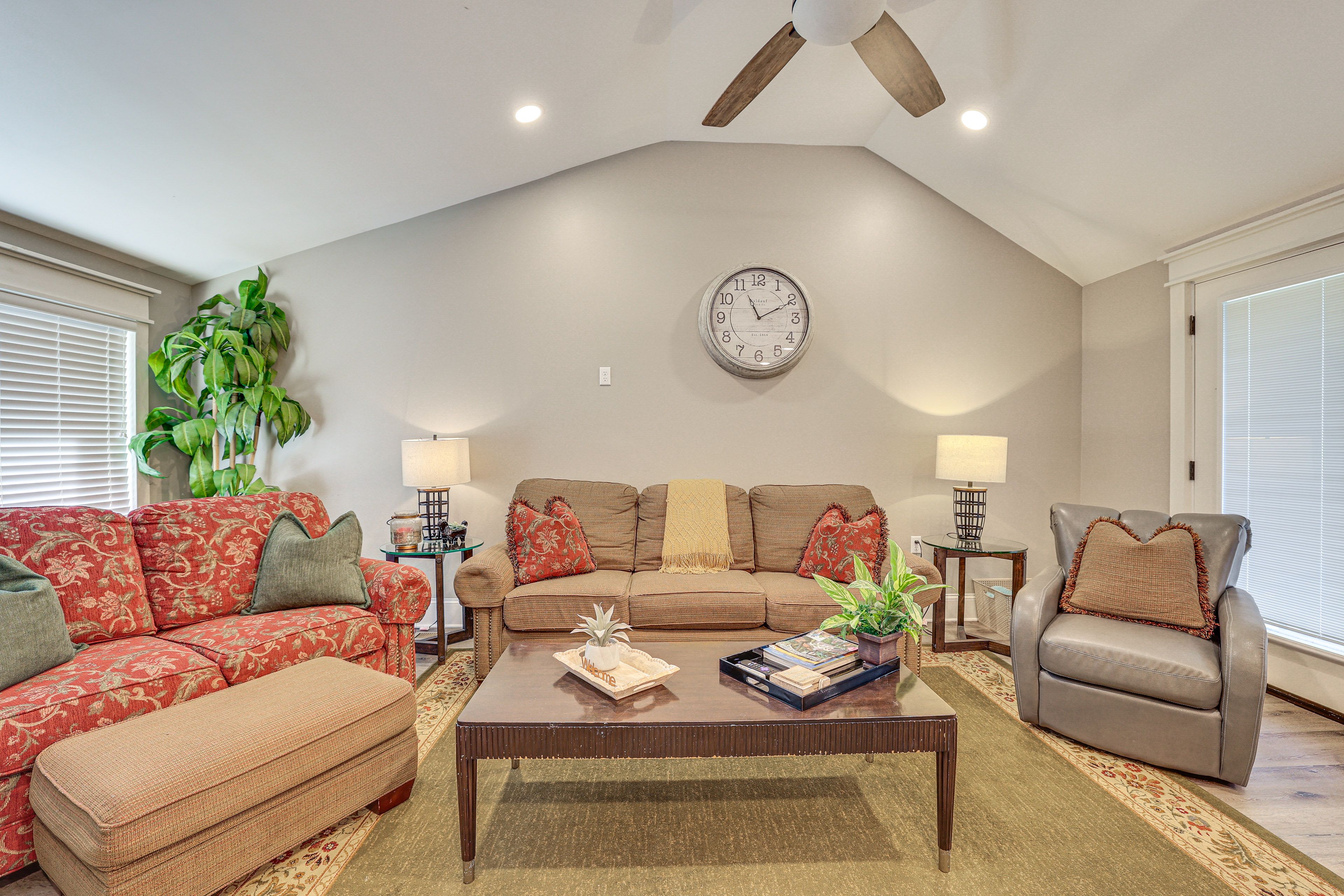 Chattanooga Vacation Rental | 2BR | 1BA | 812 Sq Ft | 2 Steps Required