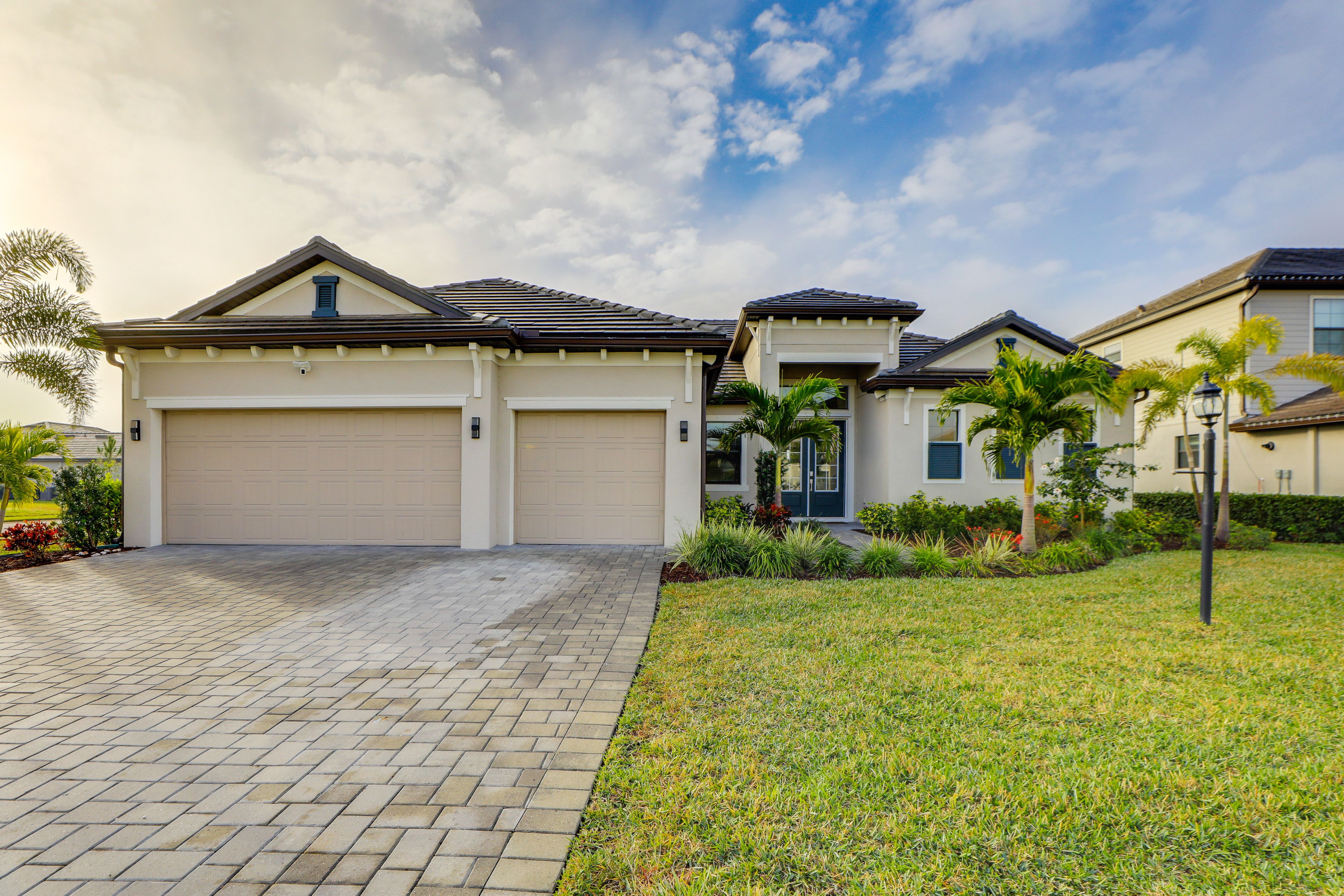 Parking | Driveway (3 Vehicles)