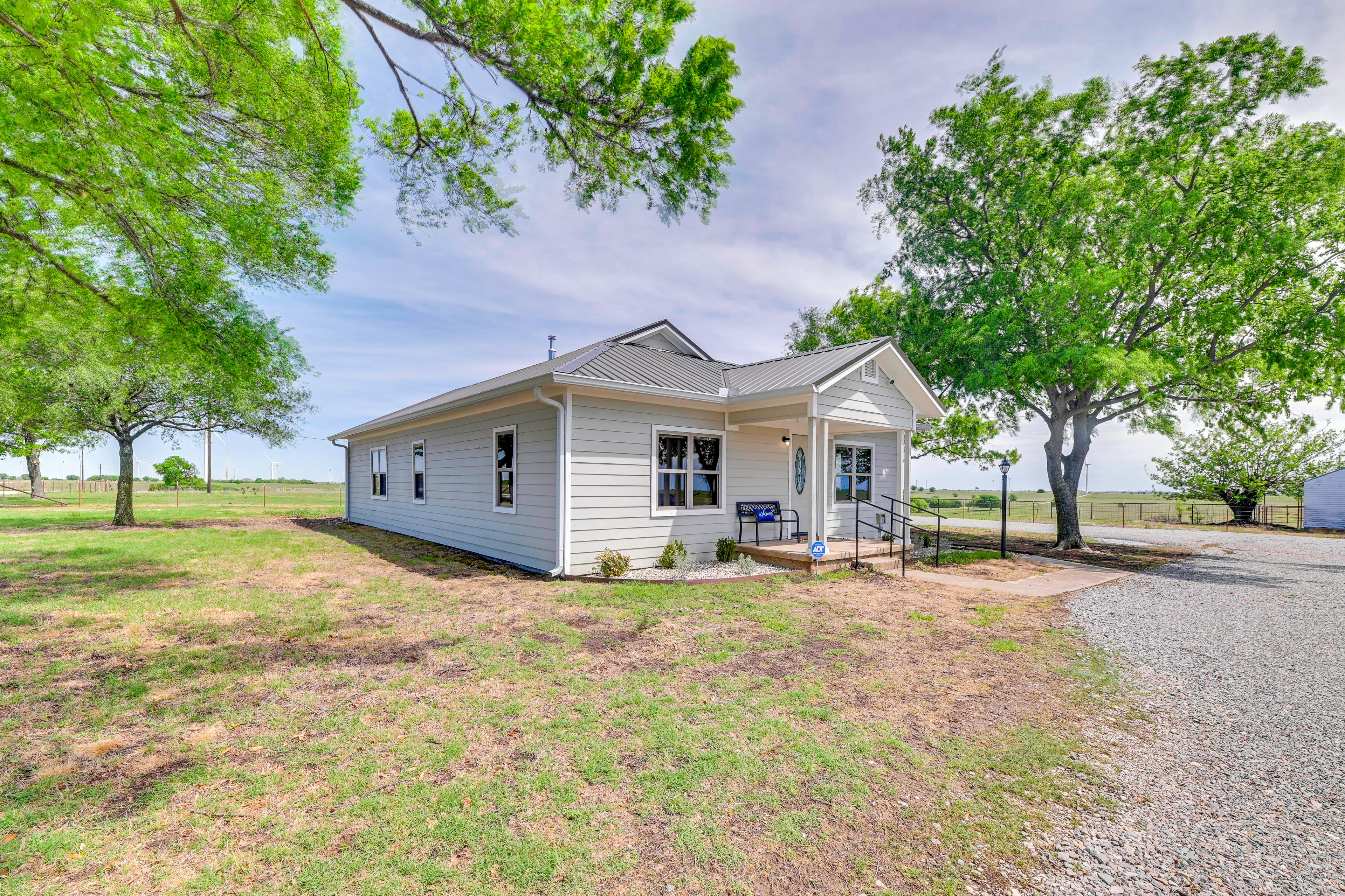 Parking | Driveway (6 Vehicles) | Boat/RV/Trailer Parking