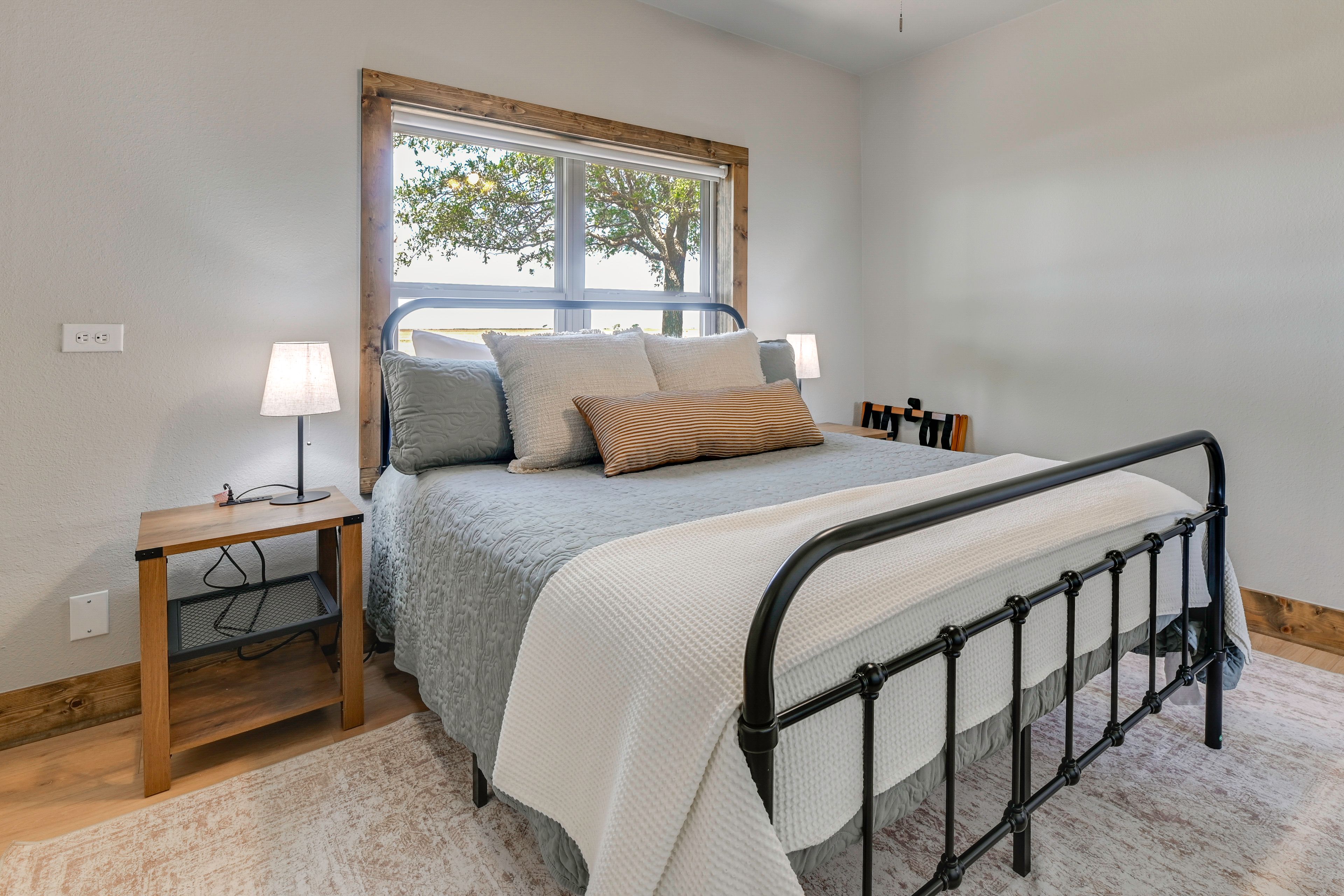 Bedroom 3 | Queen Bed